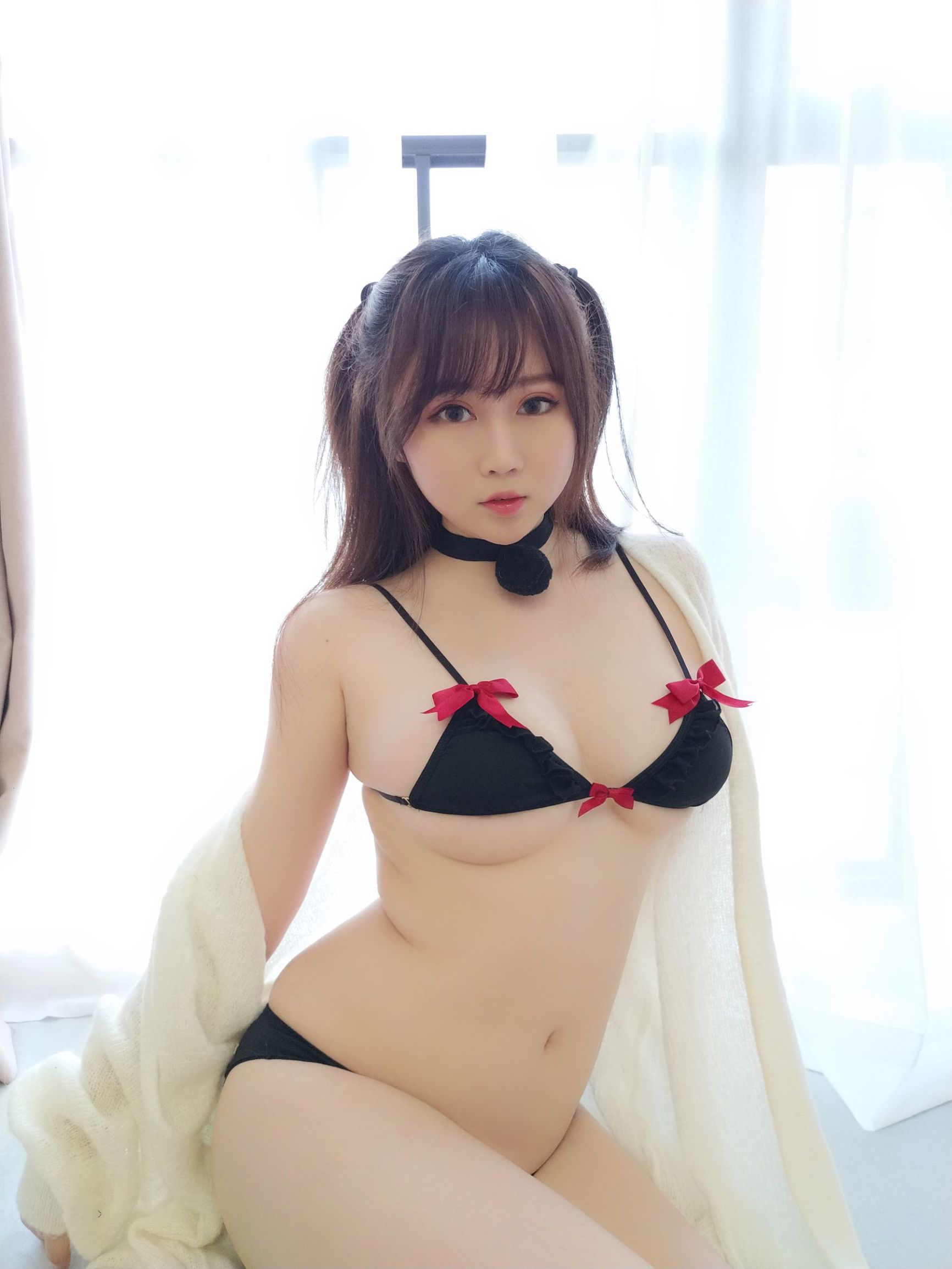 蜜桃少女是依酱呀 黑色情趣内衣