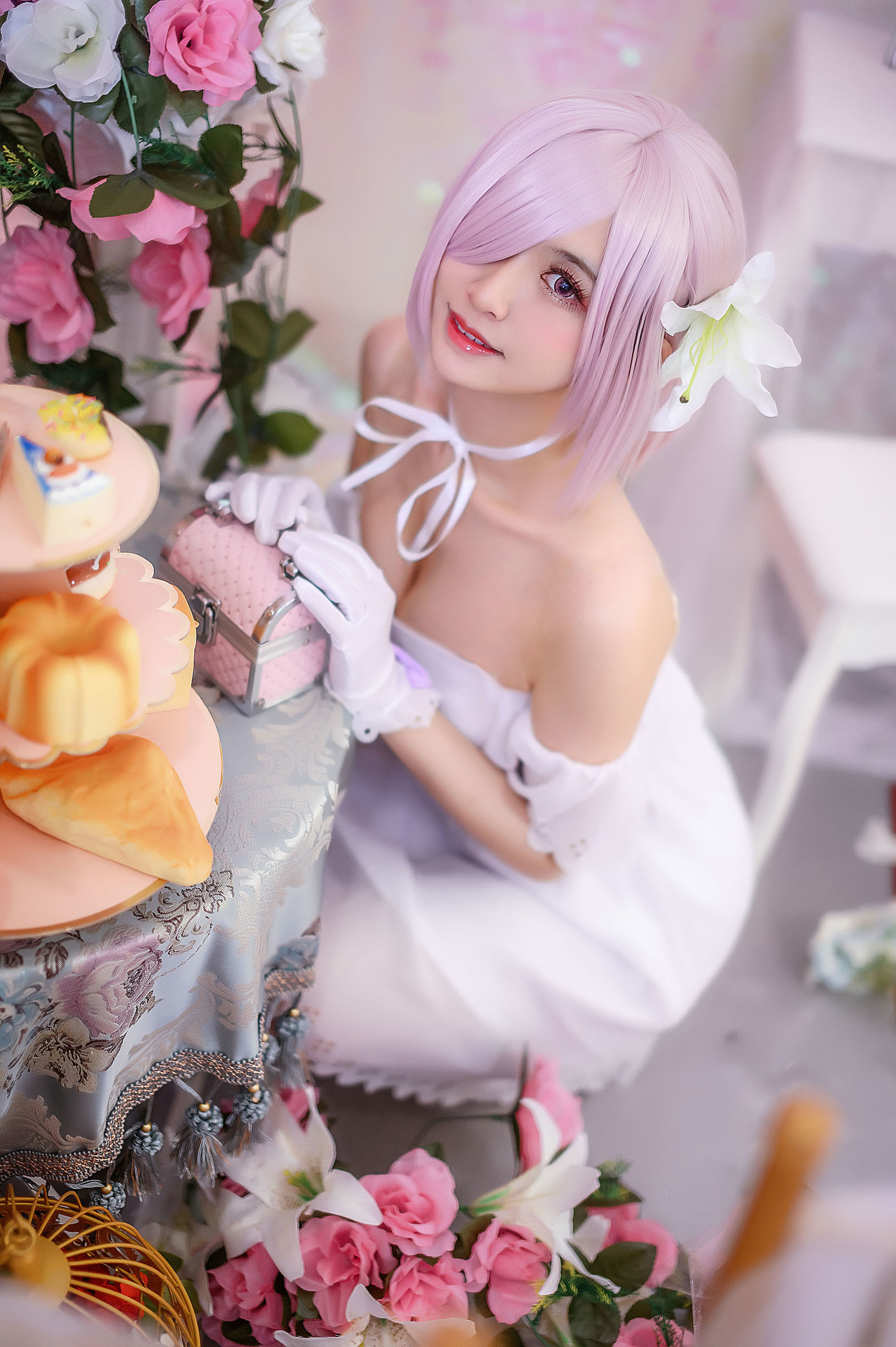 超人気のコスプレイヤー ウナギフェイアー マシュの白いスカート