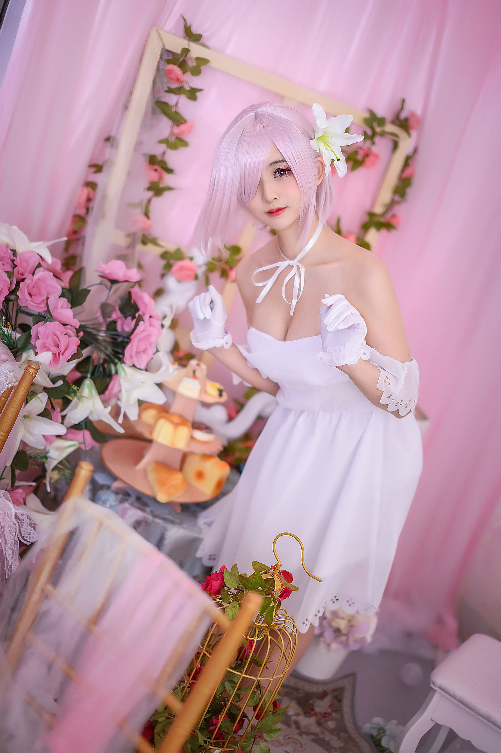 超人気のコスプレイヤー ウナギフェイアー マシュの白いスカート