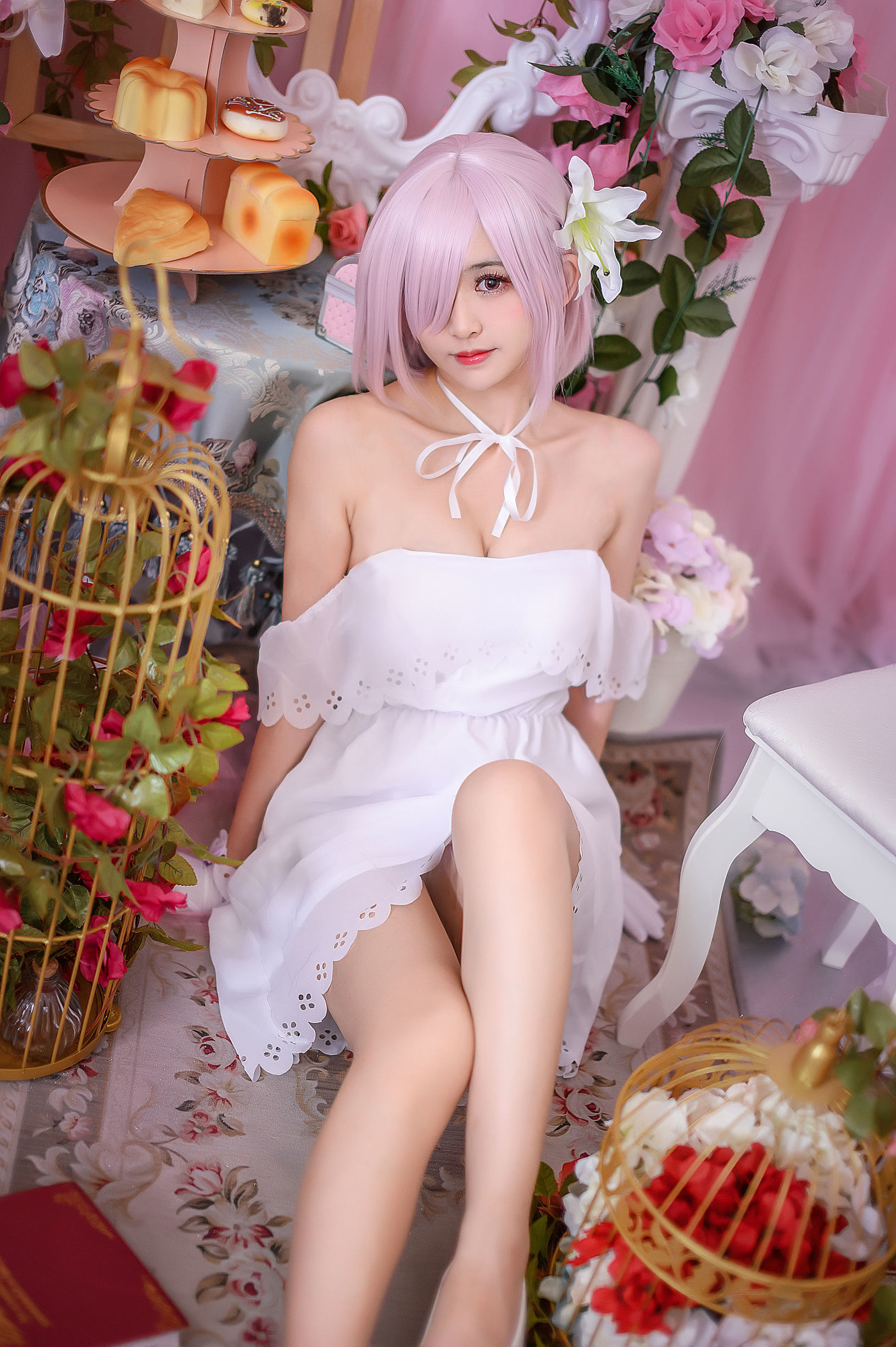超人気のコスプレイヤー ウナギフェイアー マシュの白いスカート