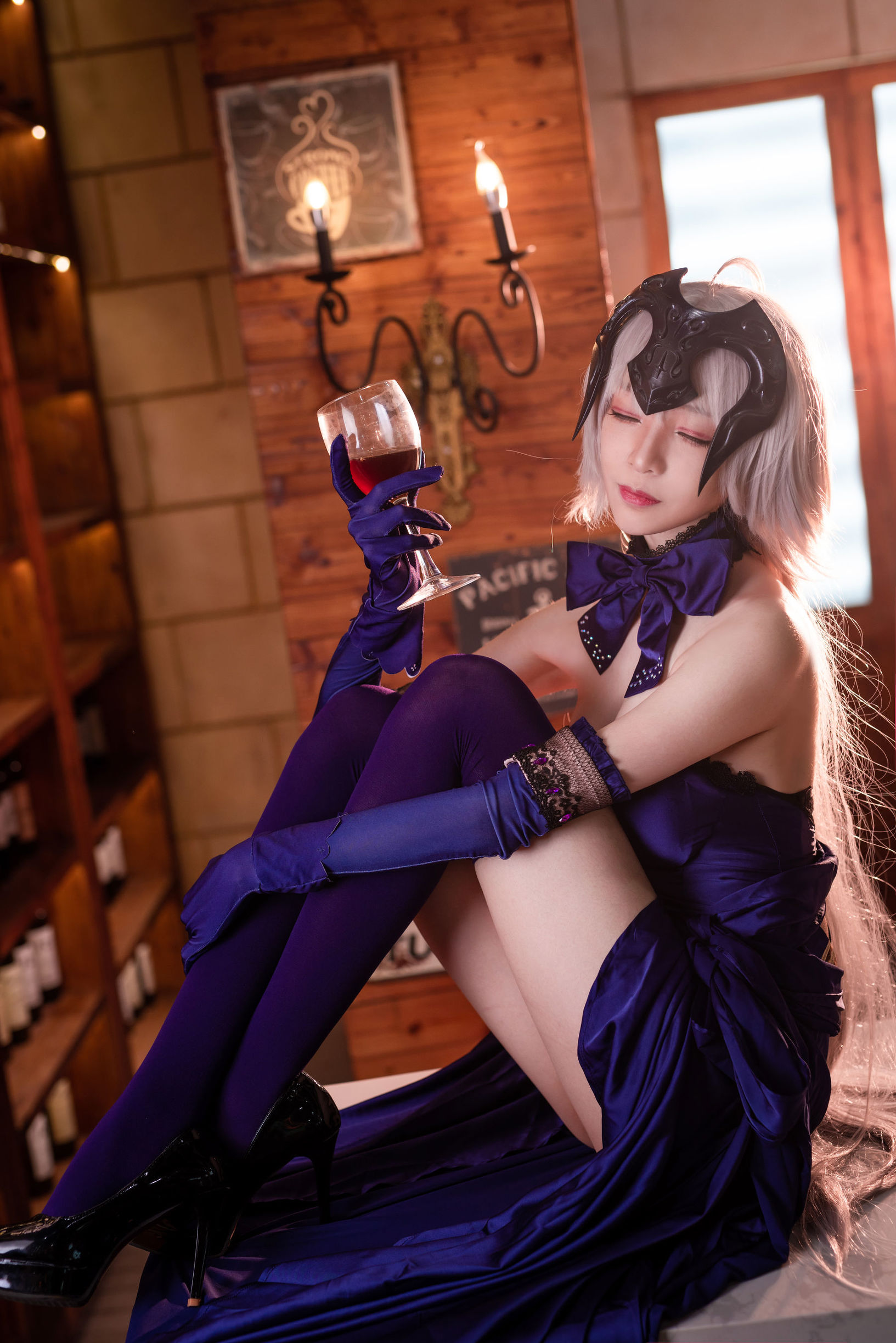 Long-legged Cosplayer Qingqingzi Js Black Jeanne, Holy Night's Dinner