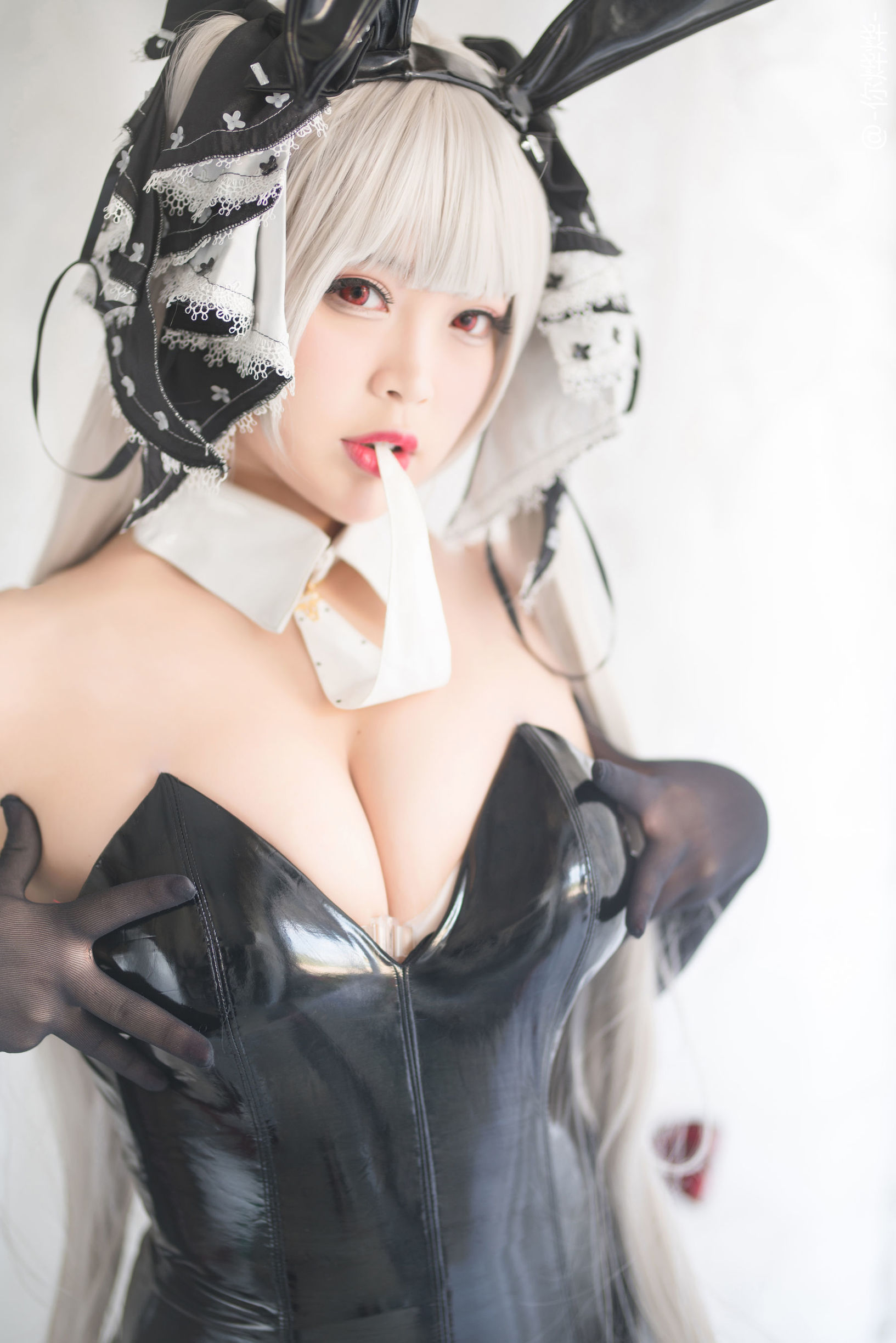 コーサー ニ ヤエヤエ かわいい うさぎ ガール