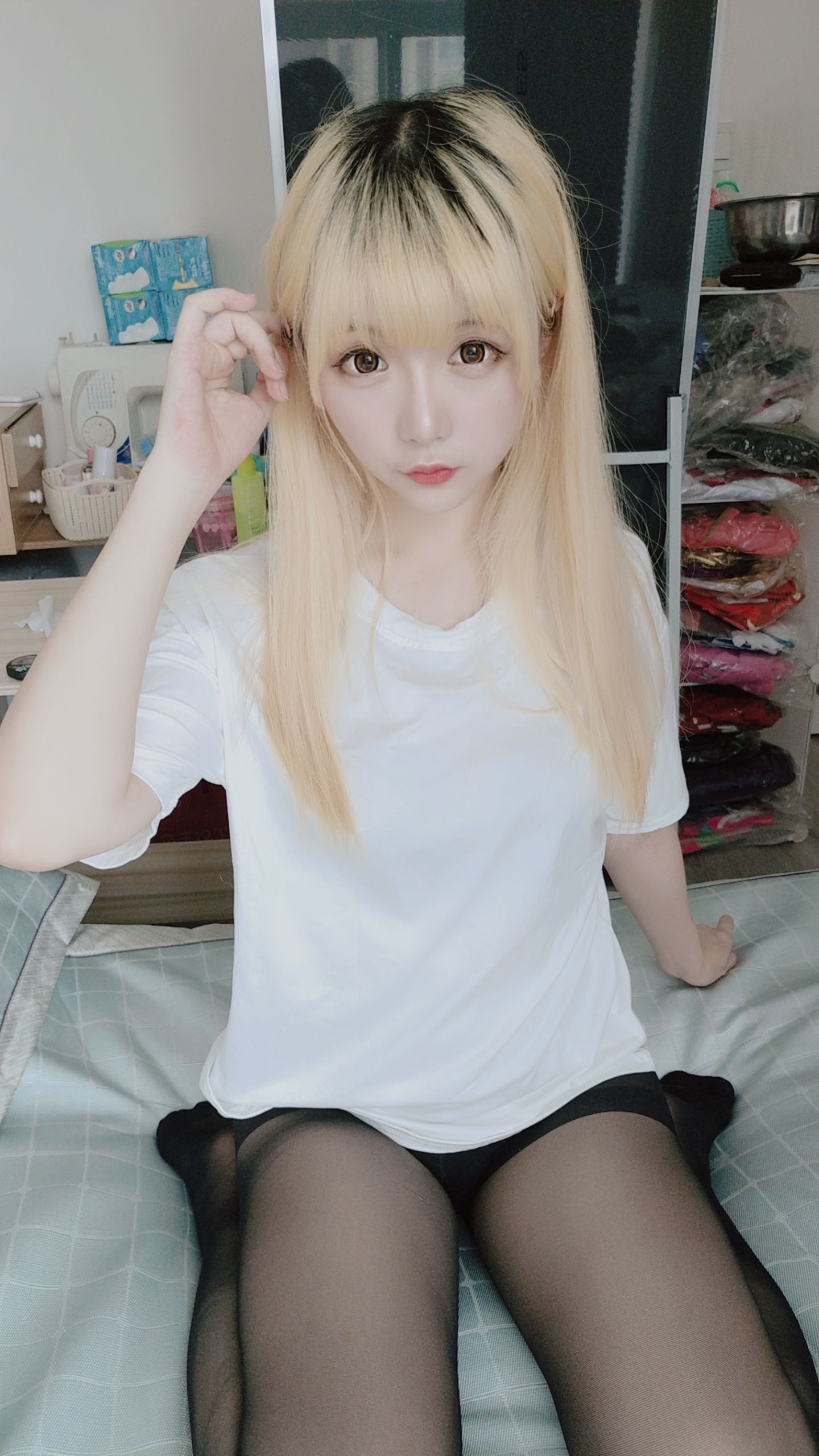 โคเซอร์ น้องสาว ดาวแห่งชิชิ เสื้อยืดสีขาว