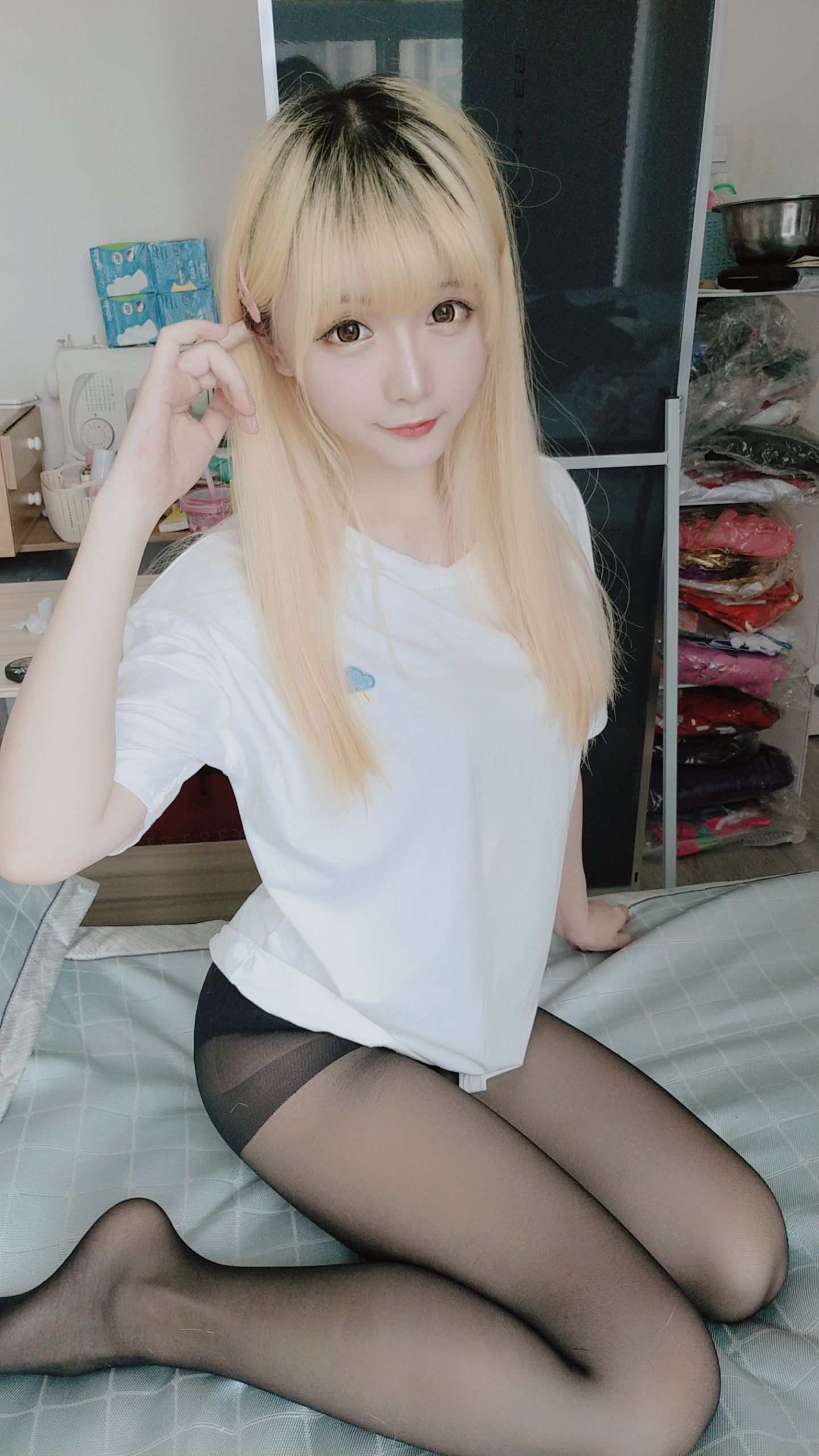 โคเซอร์ น้องสาว ดาวแห่งชิชิ เสื้อยืดสีขาว