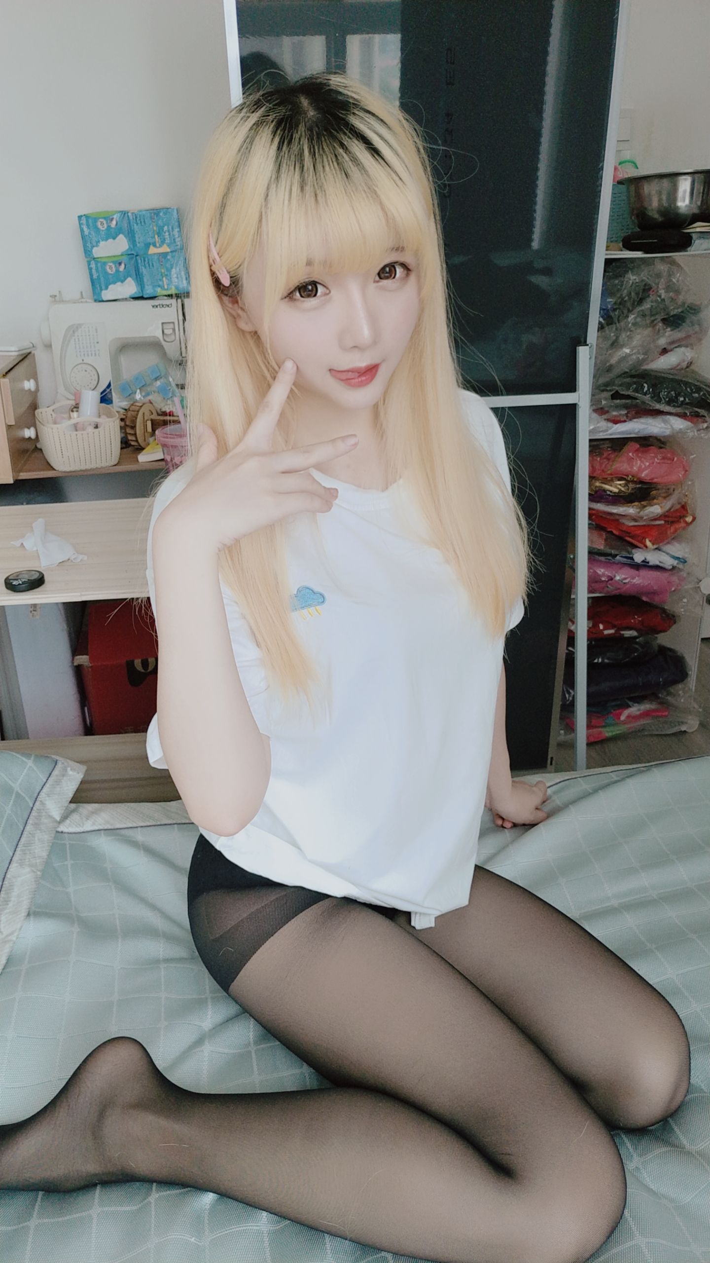 โคเซอร์ น้องสาว ดาวแห่งชิชิ เสื้อยืดสีขาว