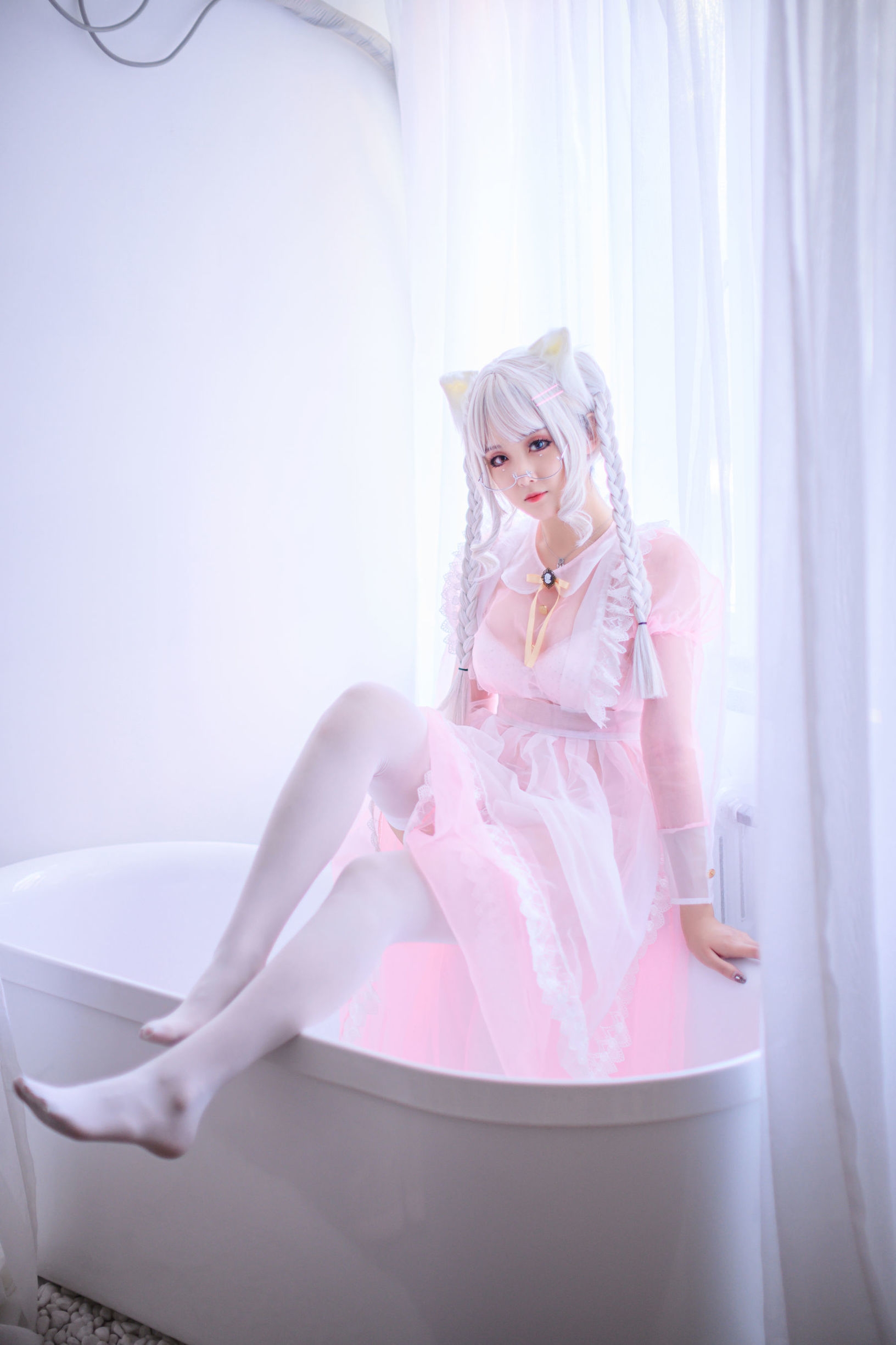 Coser Miss Akisoso Qiu Chuchu - Nữ hầu màu hồng trong suốt