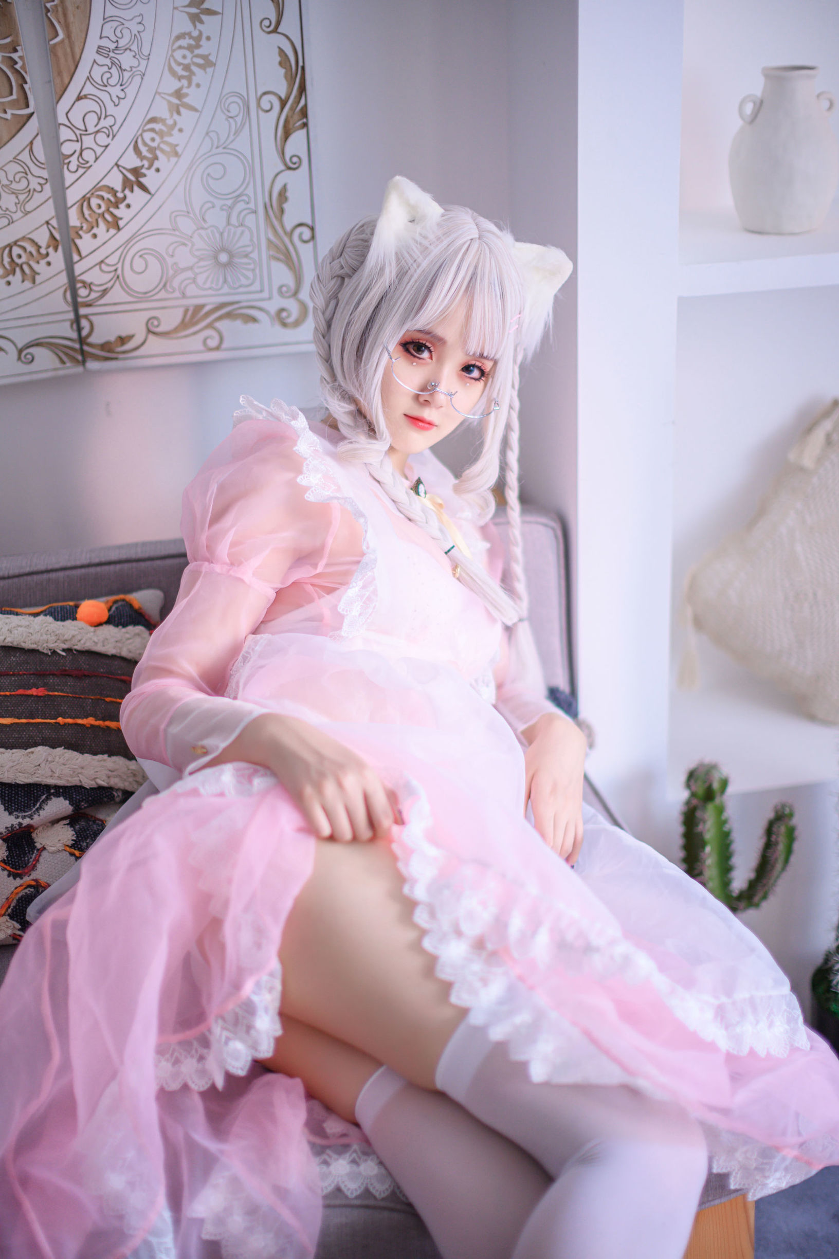 Coser Miss Akisoso Qiu Chuchu - Nữ hầu màu hồng trong suốt