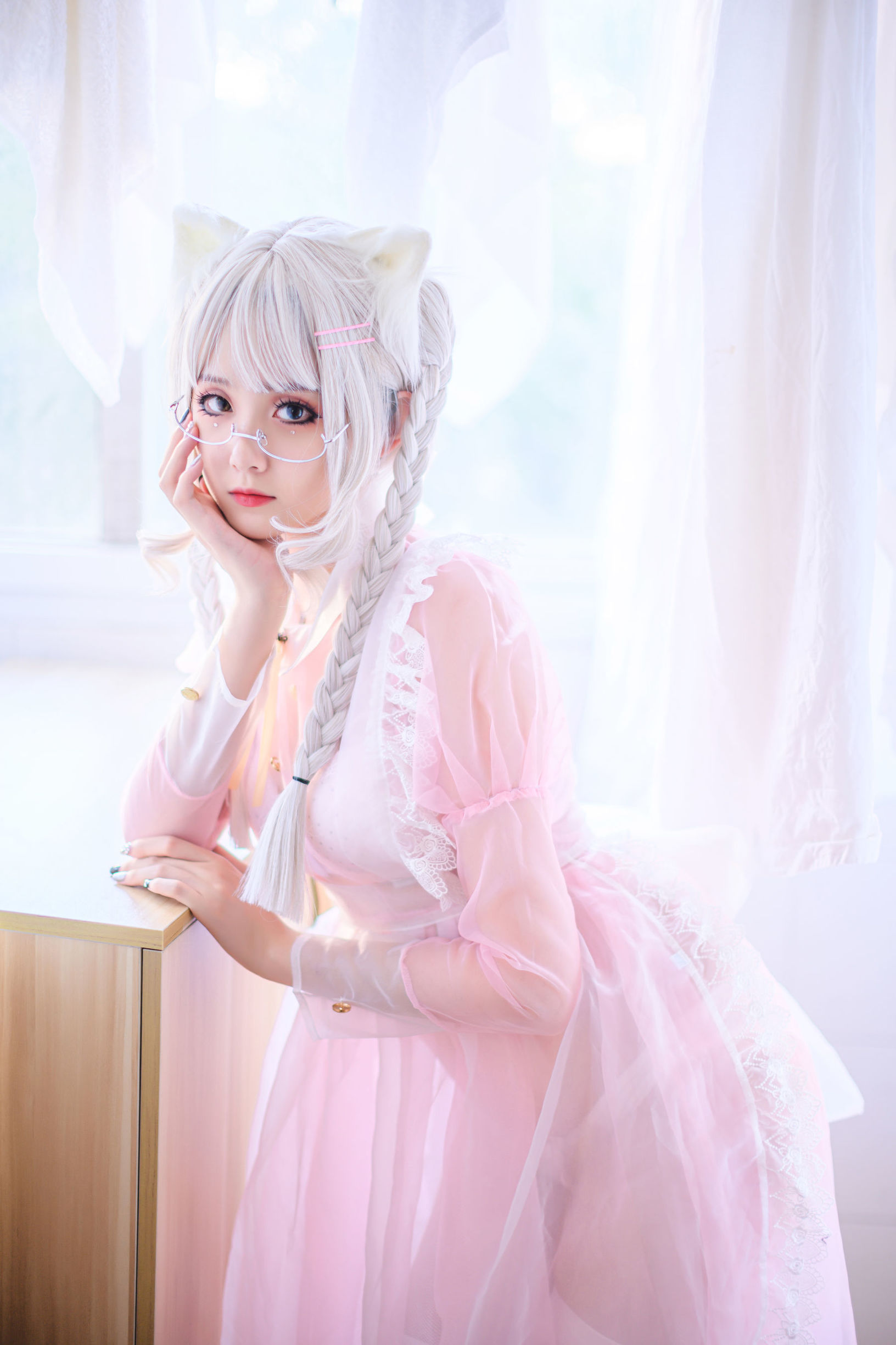 Coser Miss Akisoso Qiu Chuchu - Nữ hầu màu hồng trong suốt