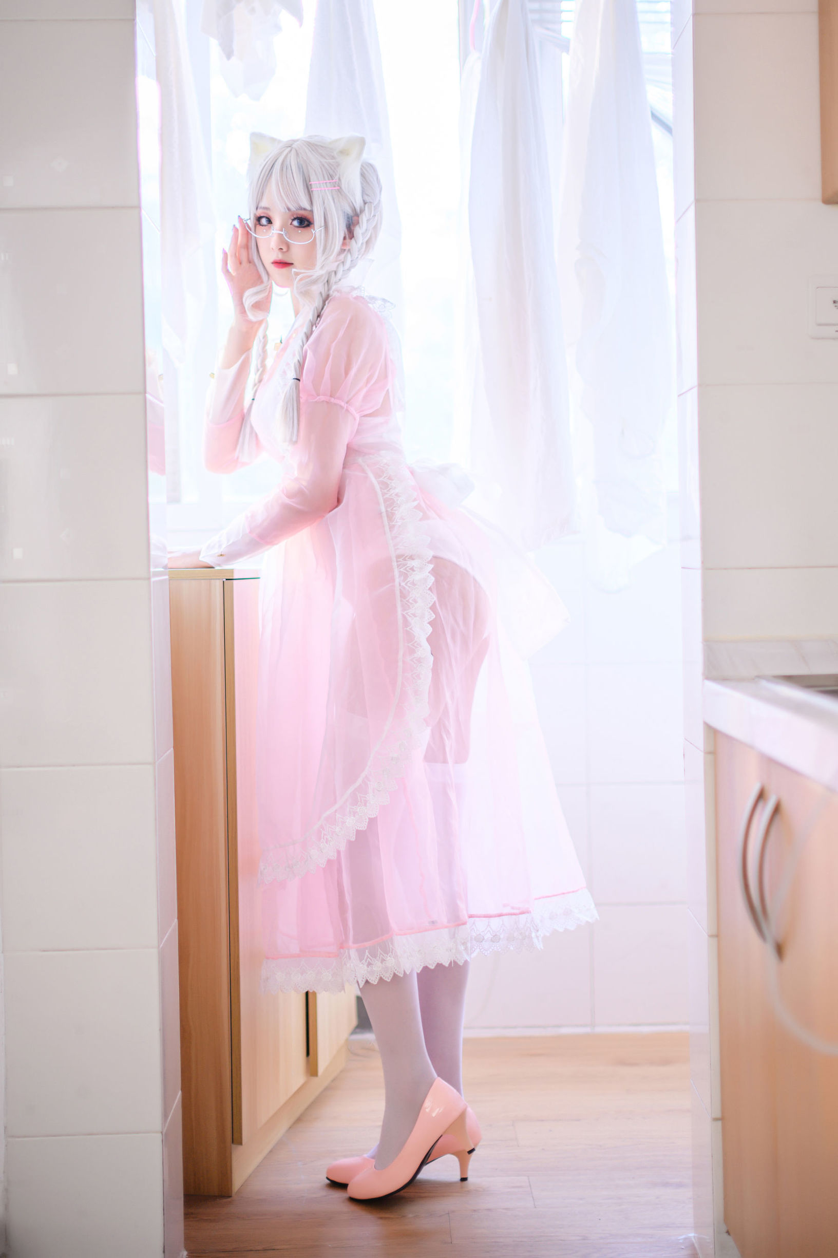 Coser Miss Akisoso Qiu Chuchu - Nữ hầu màu hồng trong suốt