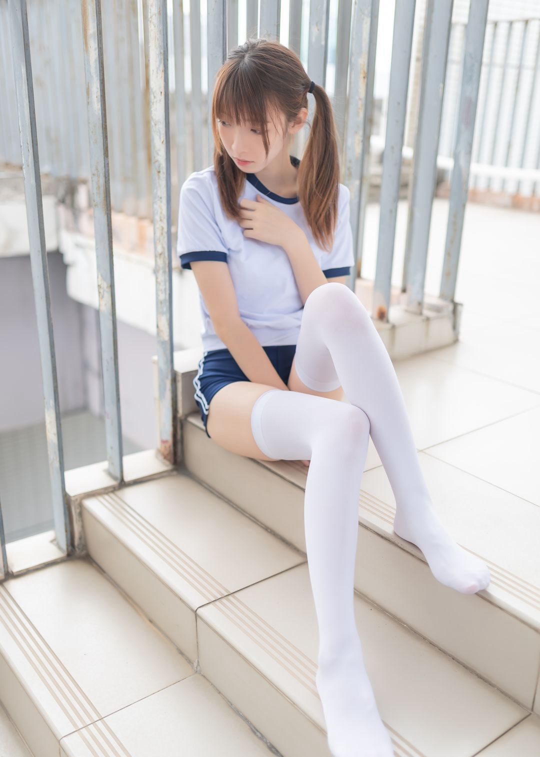 性感白丝JK美腿校服诱惑品尝女神的娇躯