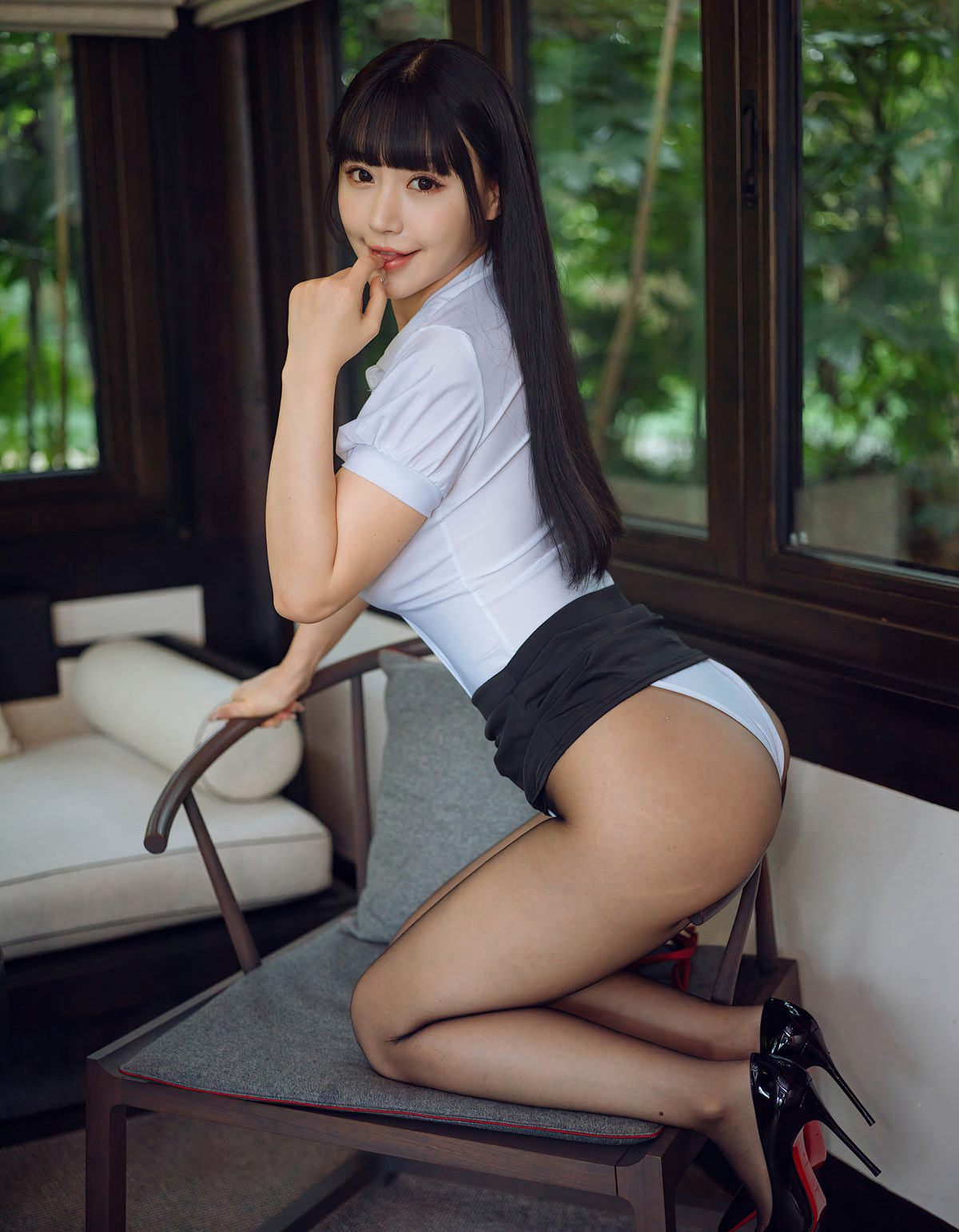 朱可儿Flower制服短裙诱惑黑丝袜美腿玉臀2021高清套图