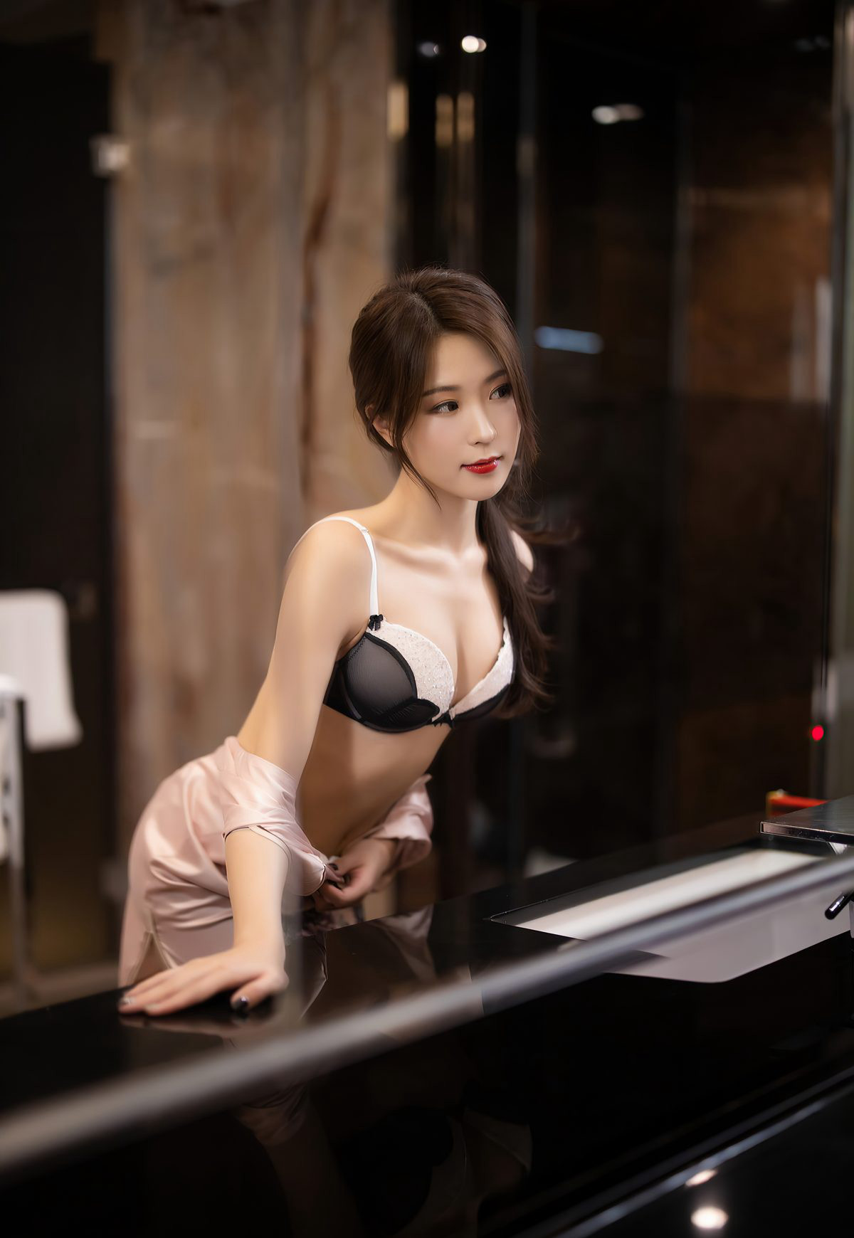 楊紫嫣辛西婭高級酒店性感旗袍脫肉絲玉足美腿性感姿勢