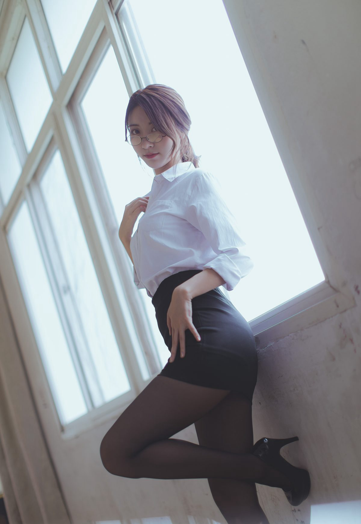 制服性感老师黑丝袜高跟黑川性感cosplay诱惑2021最新图集