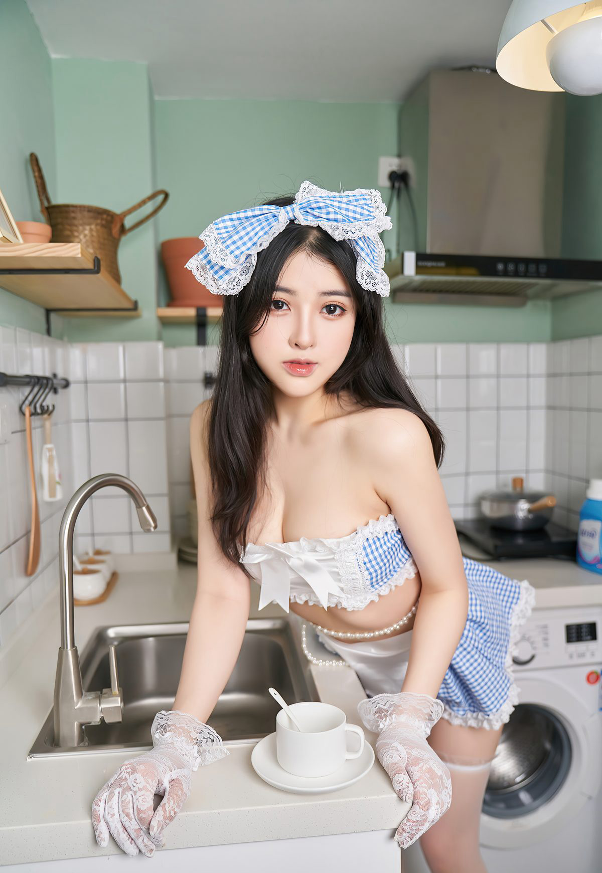 性感厨娘白丝玉臀大奶美女2021高清写真图集姜贞语
