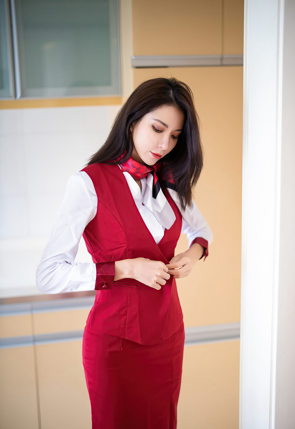 แอร์โฮสเตสเจ้าชู้ แครี่ สมบูรณ์แบบ สูงเพรียว ขาเรียวยาว ถุงน่องสีเนื้อ รองเท้าส้นสูง บนเตียง ทุกท่า