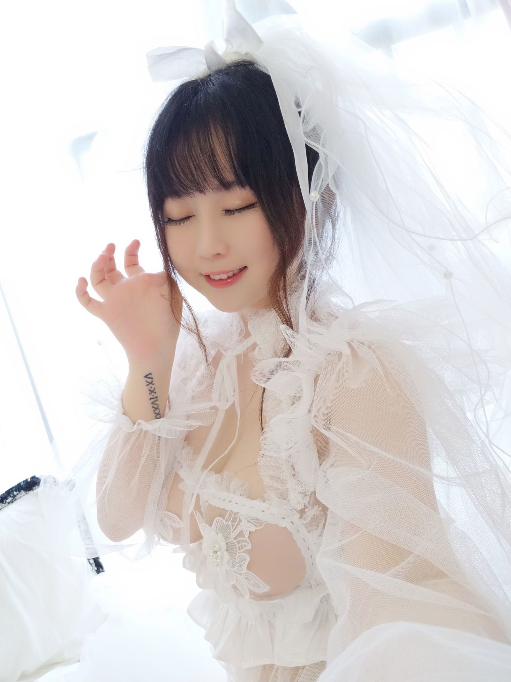 Cosplay Ảnh] Mật Đào Thiếu Nữ Là Yi Jiang - Cô Dâu