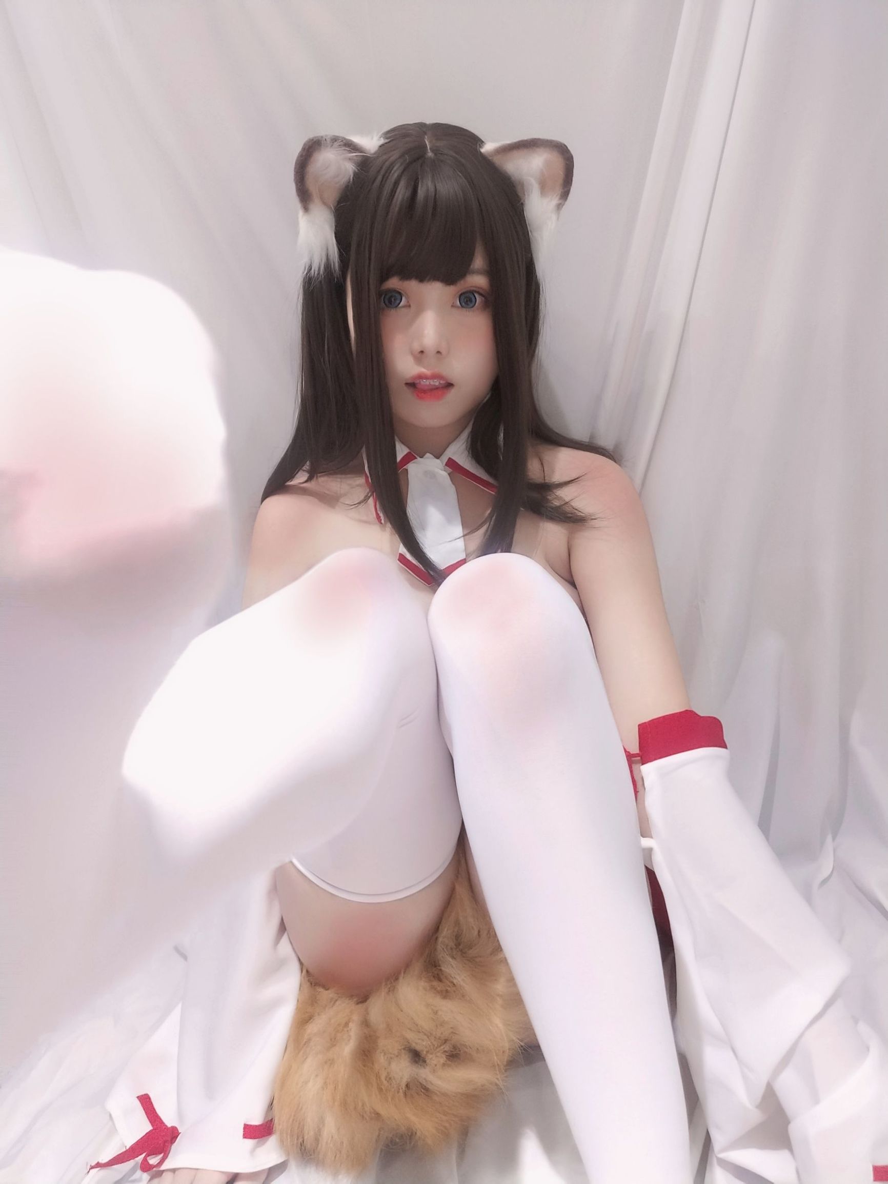 Cosplay写真] 萌え系お姉さん蜜汁猫裘 - 巫女小狐狸