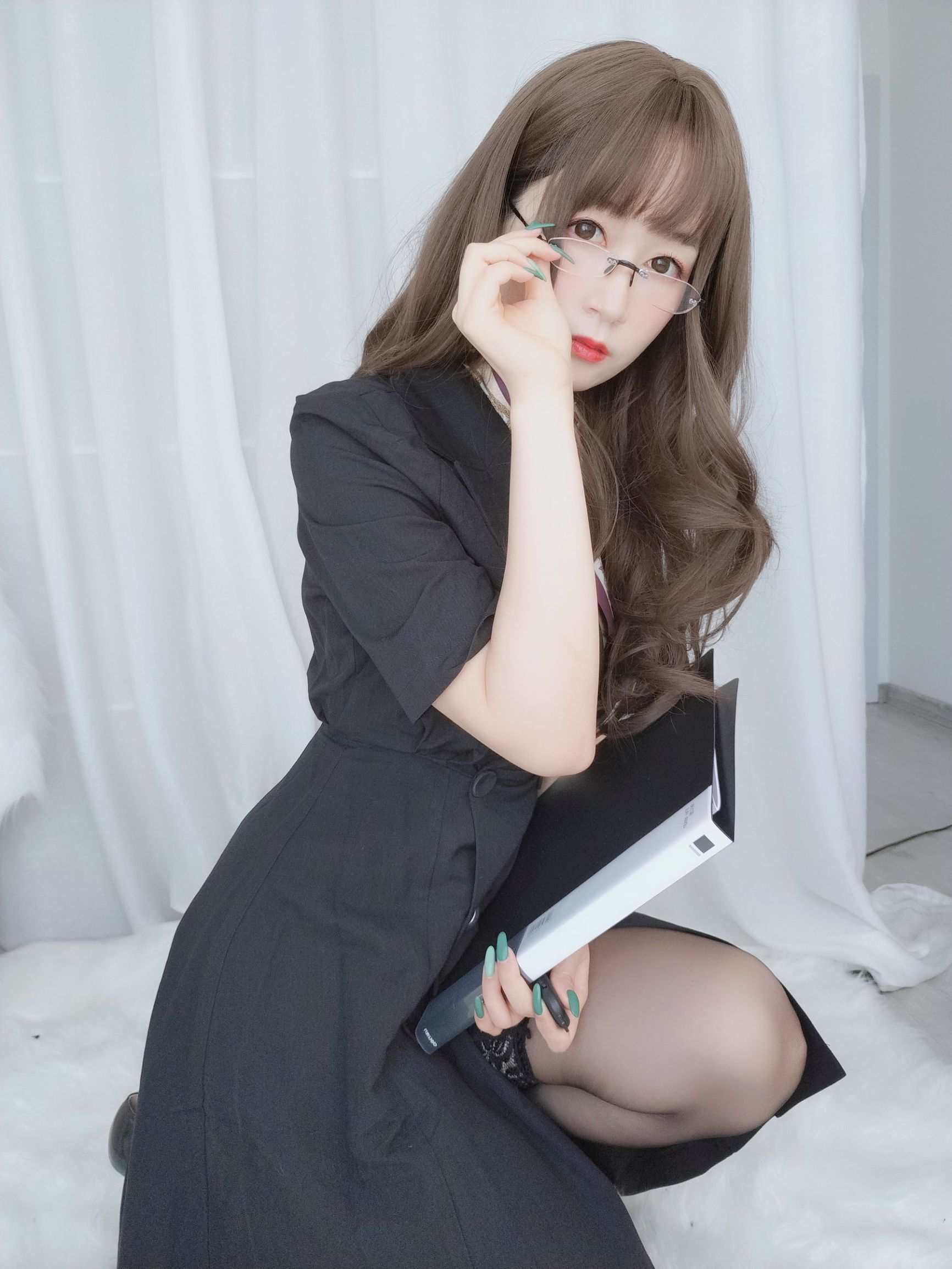 [Cosplay写真] Coser小姐姐白银 - OL下的内衣