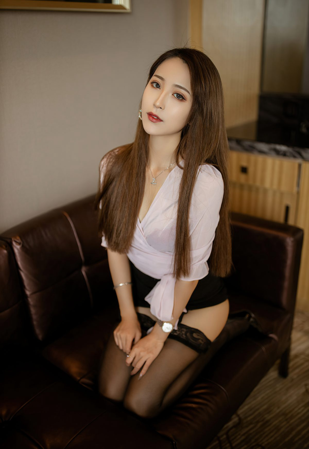 Zhou Muxi baby on the sofa in rear entry position, tempting perky buttocks, black stockings, suspender high heels
