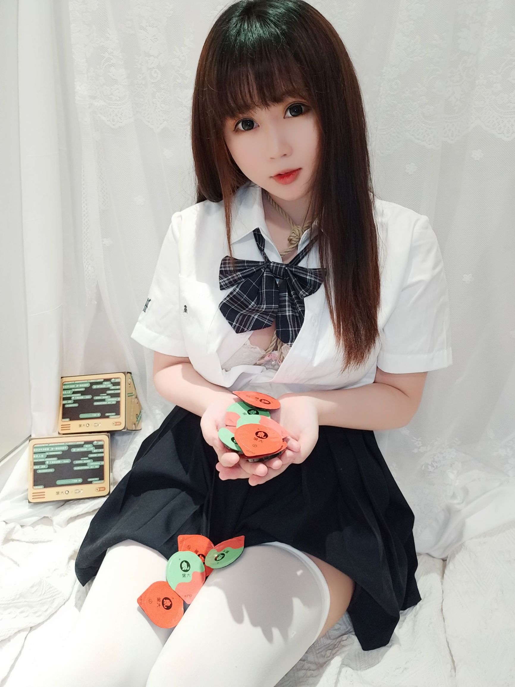 [Cosplay写真] 蜜桃少女是依酱呀 - JK捆绑