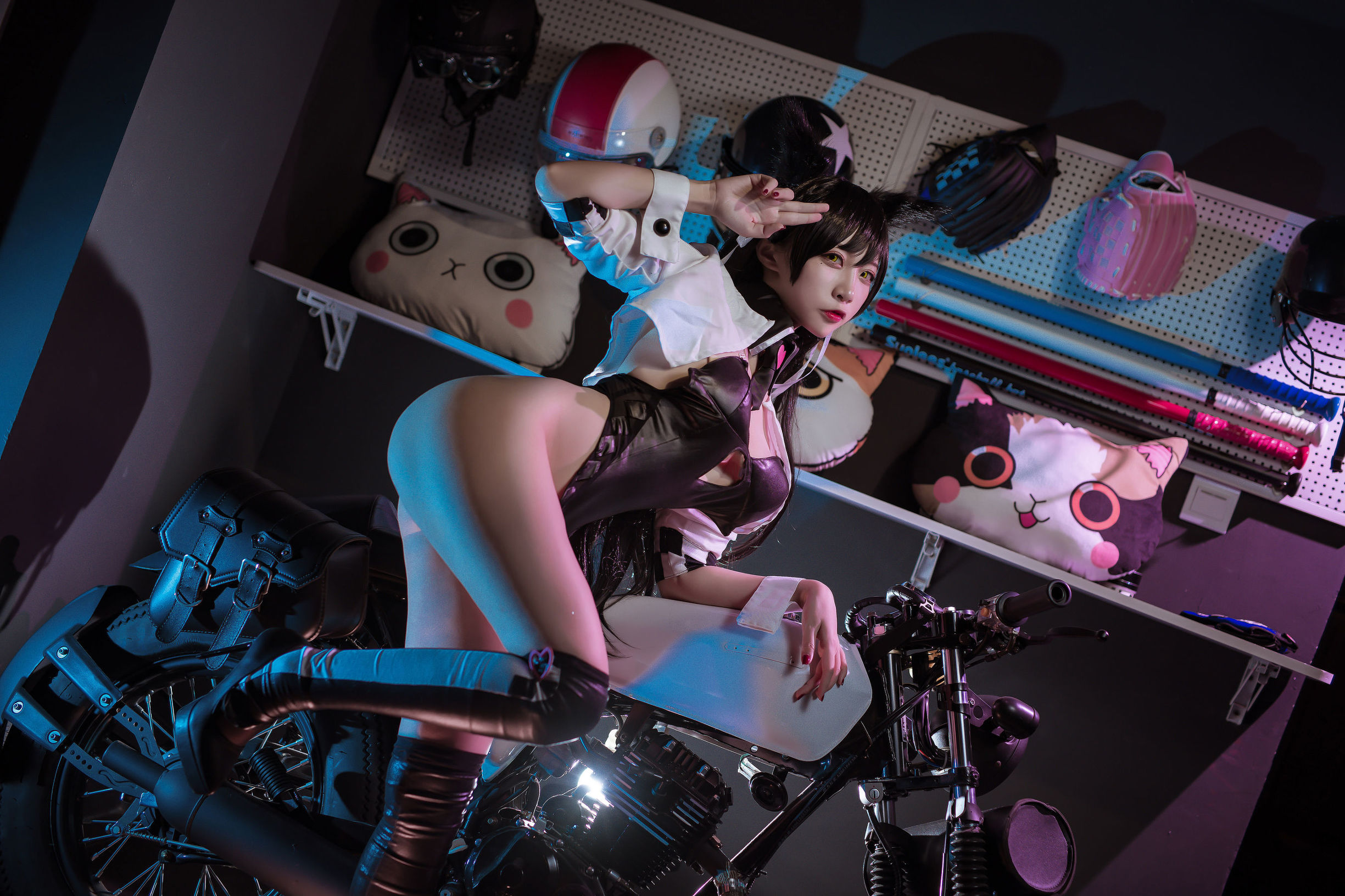 Cosplay Photos] Popular Coser Er Zuo Nisa - Dog's Kin of Azur Lane Atago Doujin Racing