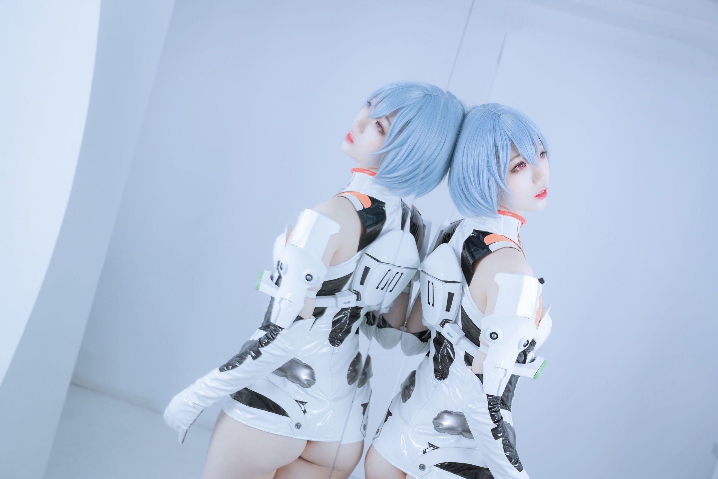 Cosplay Ảnh] Zhou Ji là thỏ thỏ dễ thương - Ayanami Rei Bạch Chiến