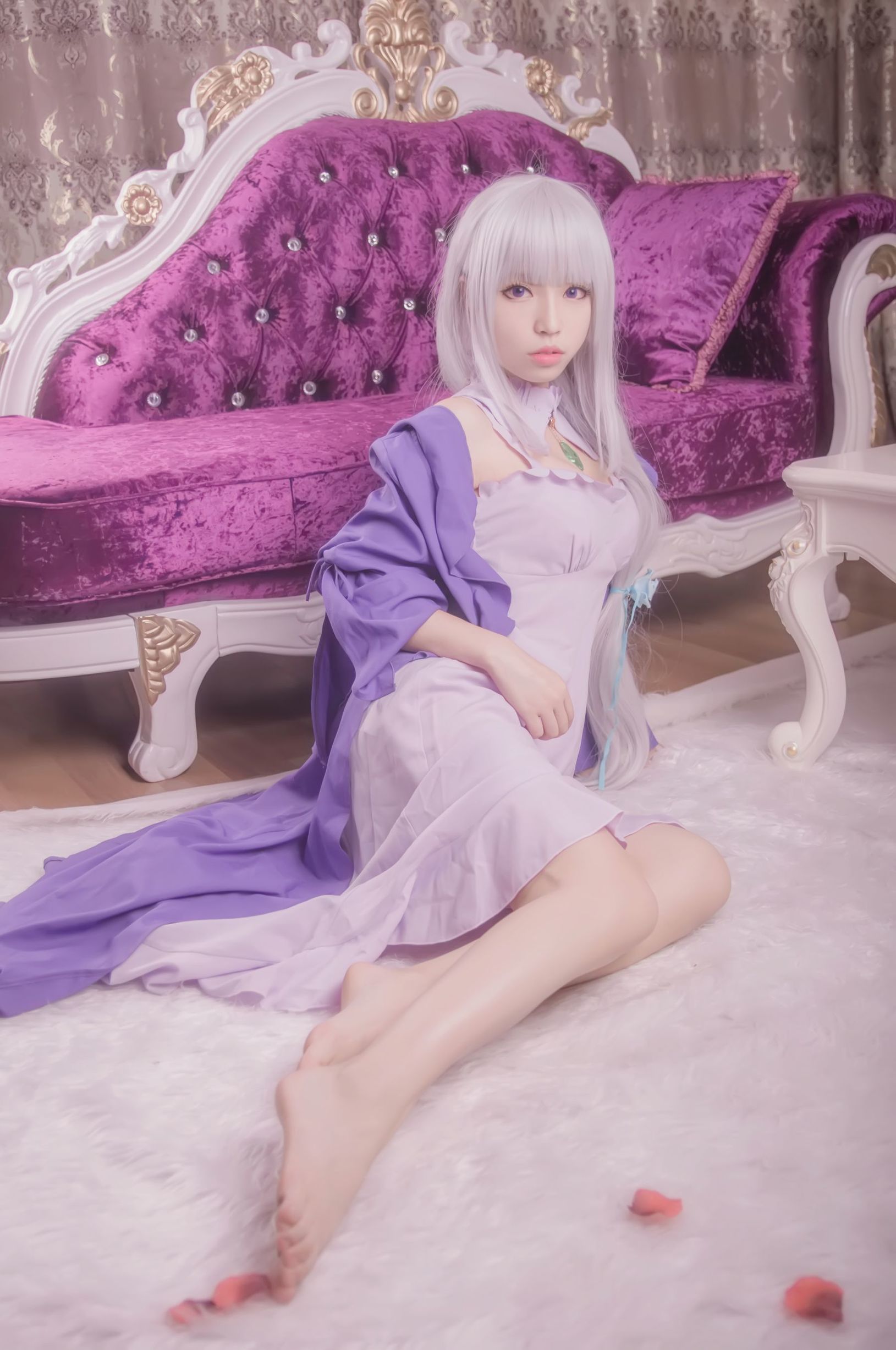 Cosplay Ảnh] Moe Mei Bai Yi Zi Giao Chu - RE: Bắt Đầu Cuộc Sống Ở Thế Giới Khác Emilia