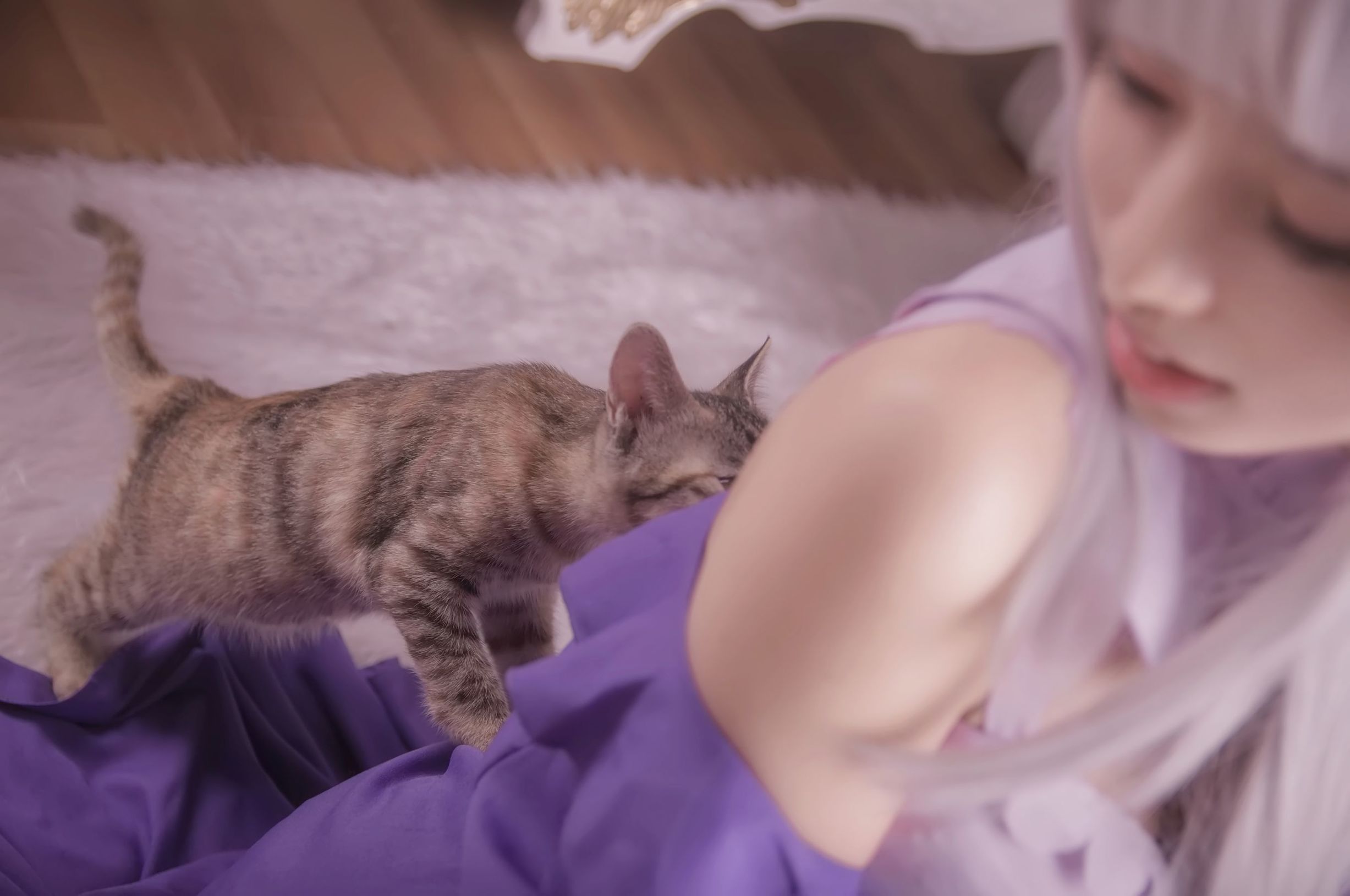 Cosplay Ảnh] Moe Mei Bai Yi Zi Giao Chu - RE: Bắt Đầu Cuộc Sống Ở Thế Giới Khác Emilia