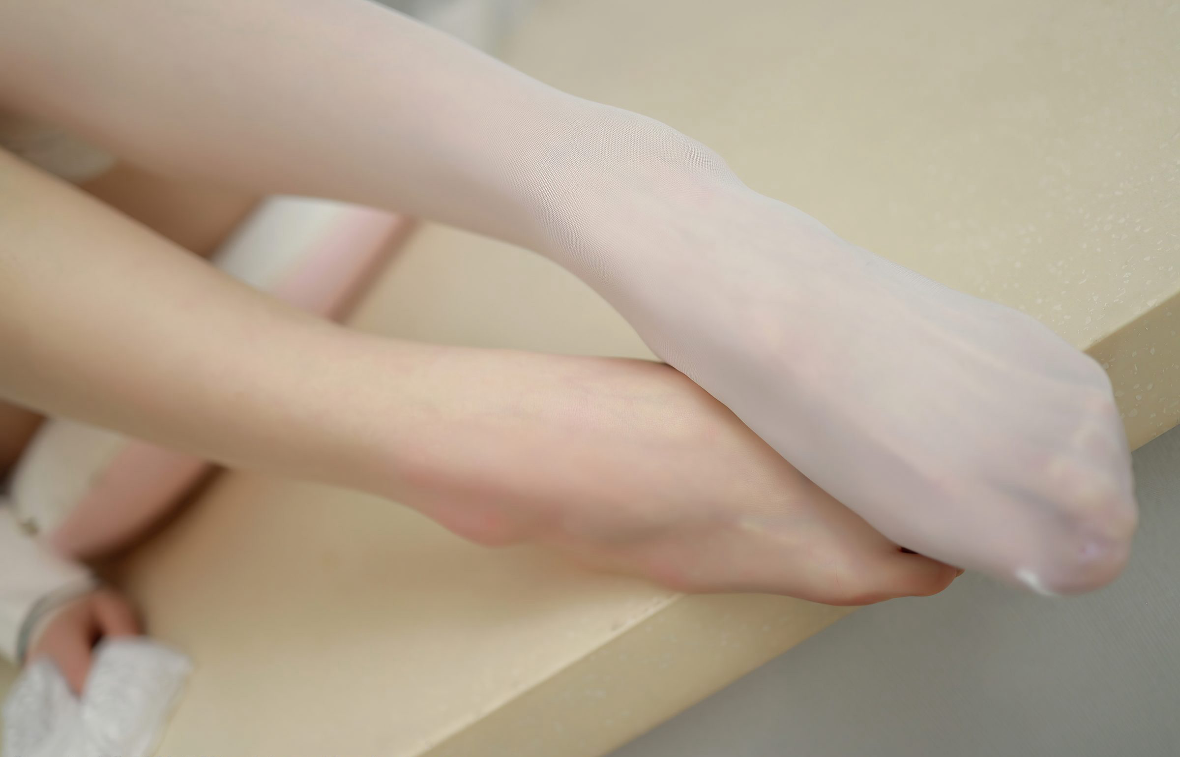 yoo优优性感白丝袜美腿诱惑高清玉足美腿风骚写真