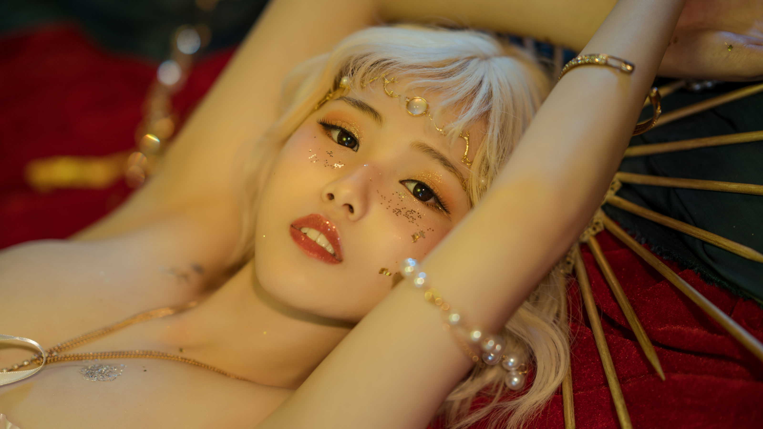 Cosplay] July Meowzi - Offering the King's Crown