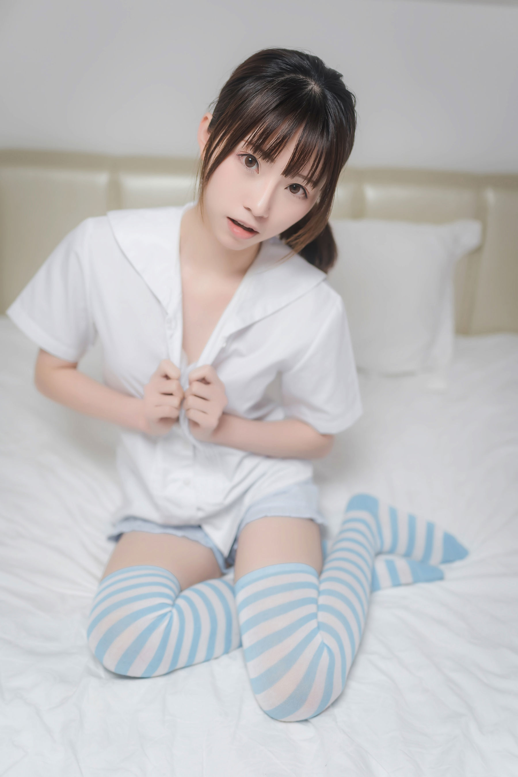 Cosplay] Anime Blogger Kitaro - Blue and White Striped Socks