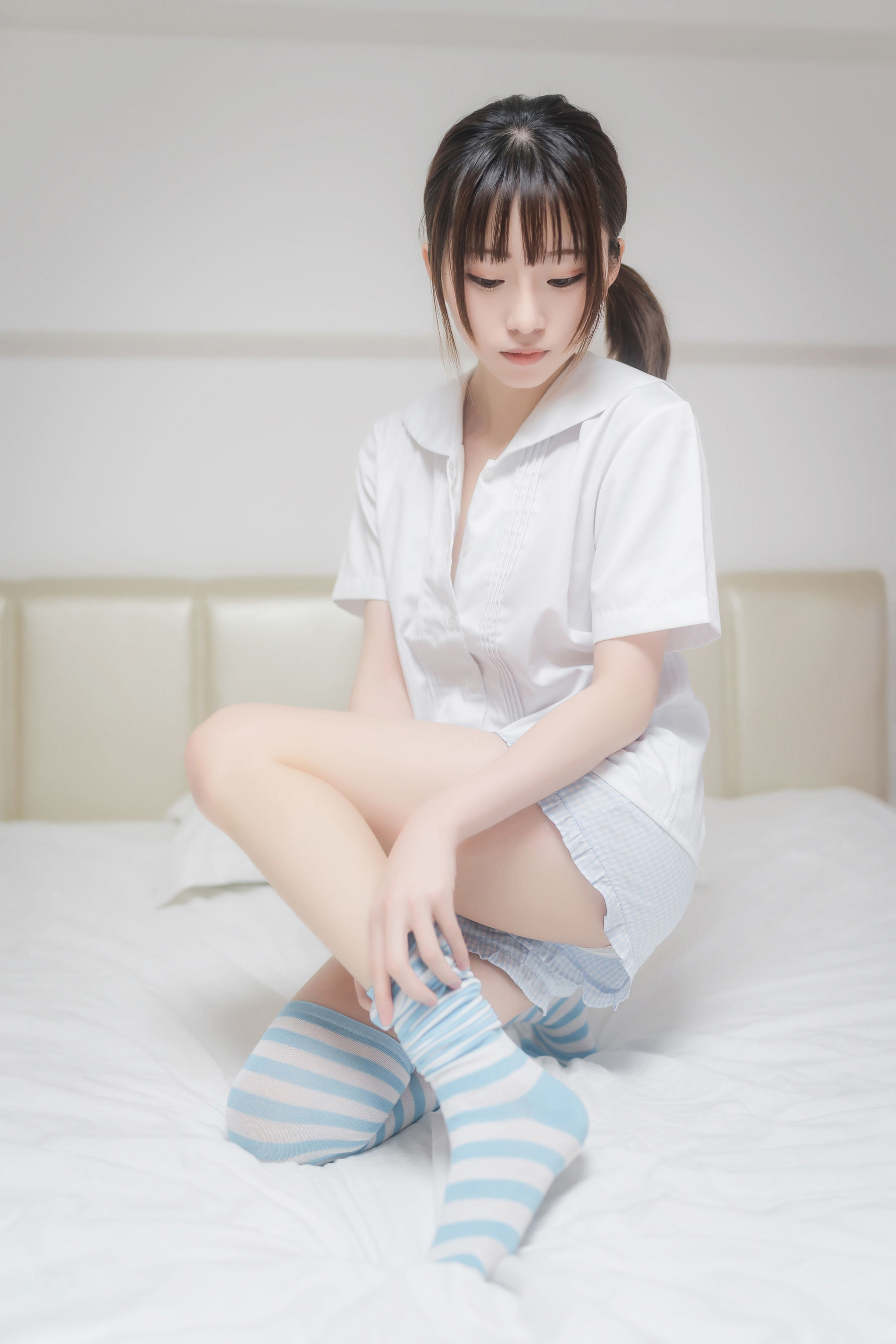 Cosplay] Anime Blogger Kitaro - Blue and White Striped Socks