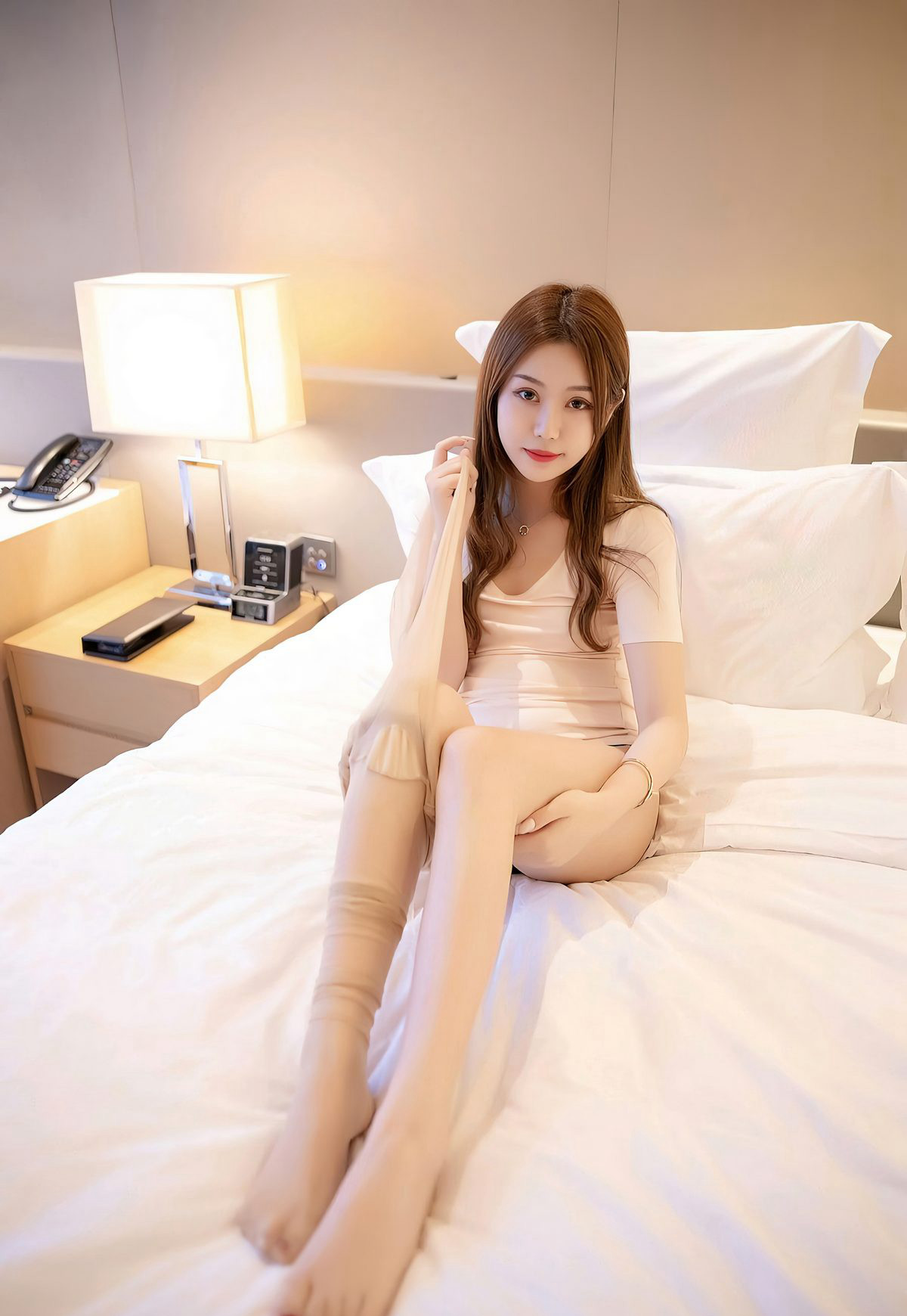 ถุงน่องเมิ่งฟ่านคุณภาพสูงขาสวยเซ็กซี่ท่าบนเตียงสาวเซ็ตภาพ
