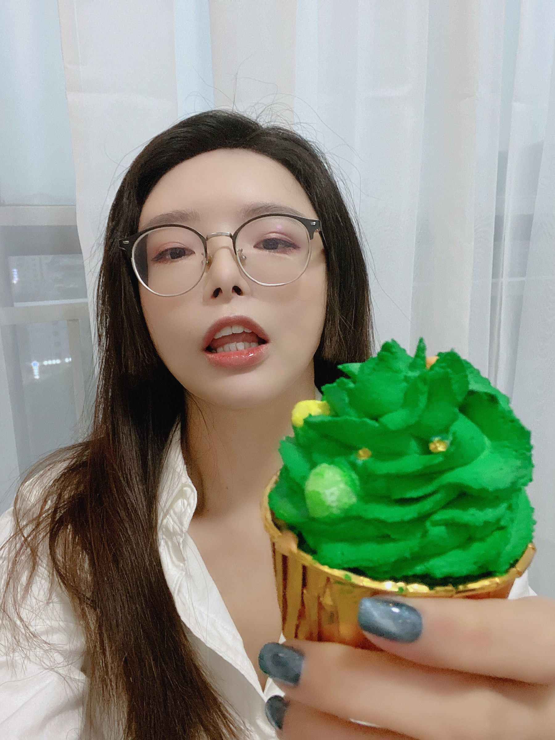 COS 혜택] 추와 코기(하소추추추) - 크리스마스 셀피