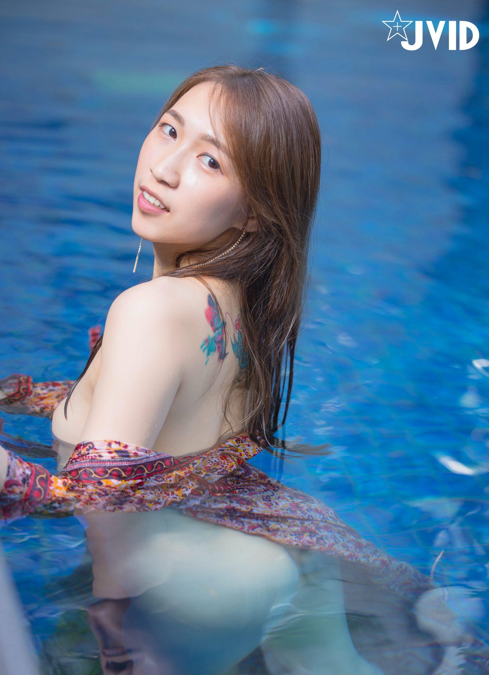 [JVID] VILA 풀사이드에 99P 노출