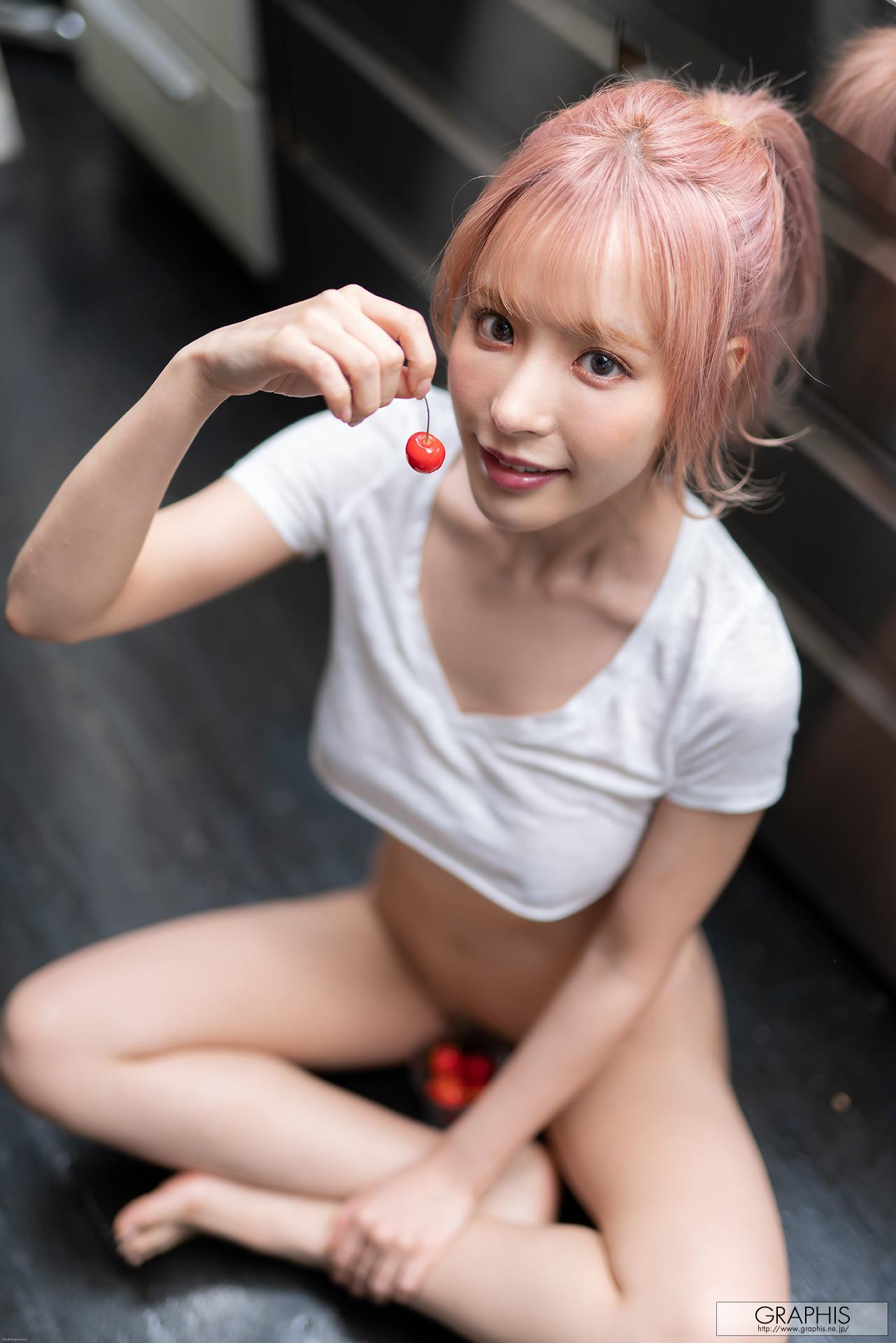 그래피스] 모모노기 카나 180P