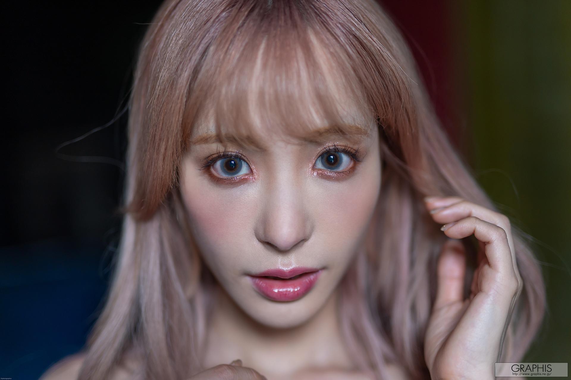그래피스] 모모노기 카나 180P
