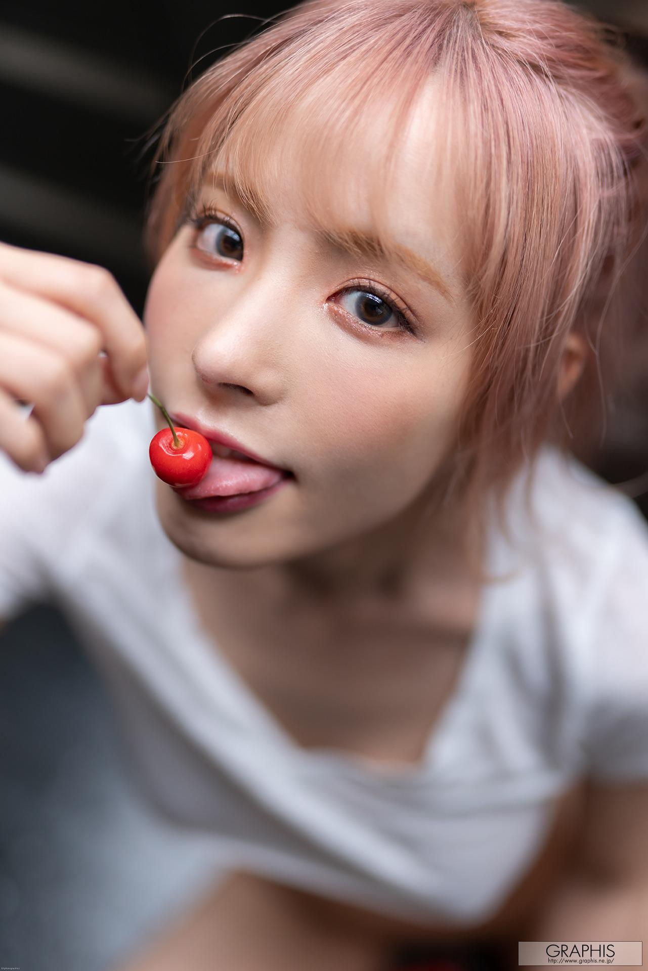 그래피스] 모모노기 카나 180P