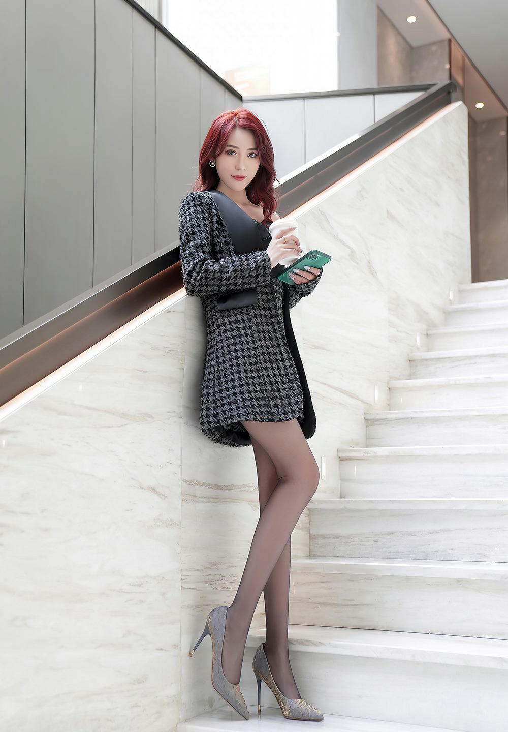 周慕汐 2021 セクシー制服秘書 ハイヒールで黒ストッキングを脱ぐ プロット セクシー写真