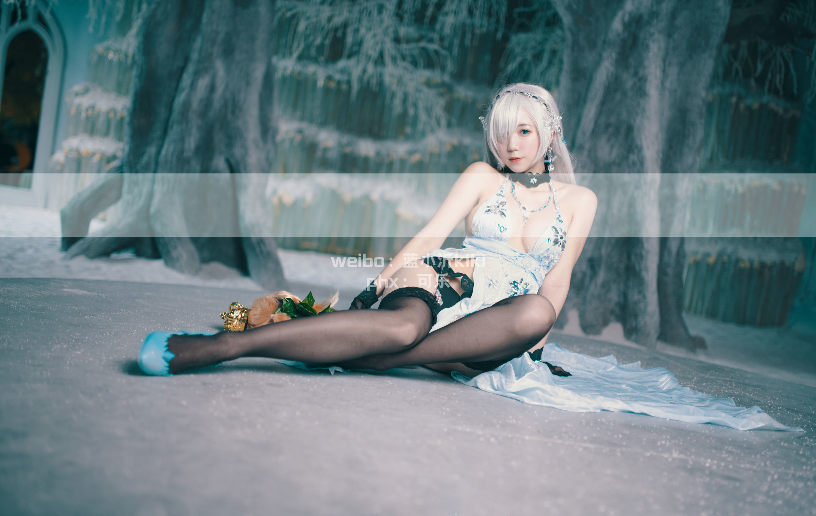 COS สิทธิพิเศษ] สาวน่ารักจาก Weibo ลานเซี่ยวยี่KiKi - แอนนาสตาเซีย cosplay สไตล์ดองจิน