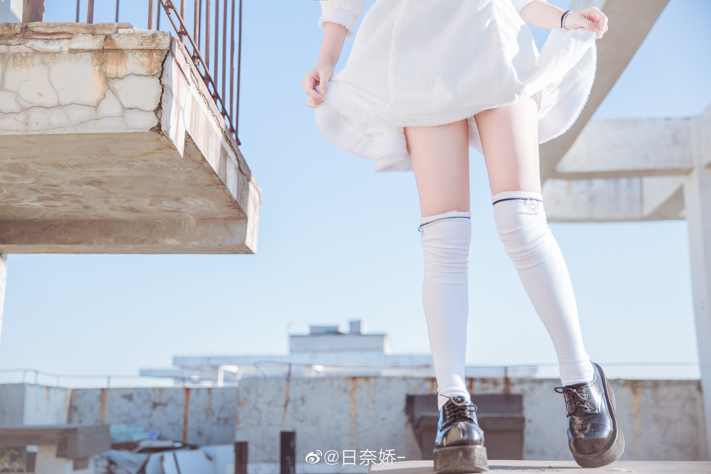 COS Phúc lợi] Rina Jiao - Rem váy trắng