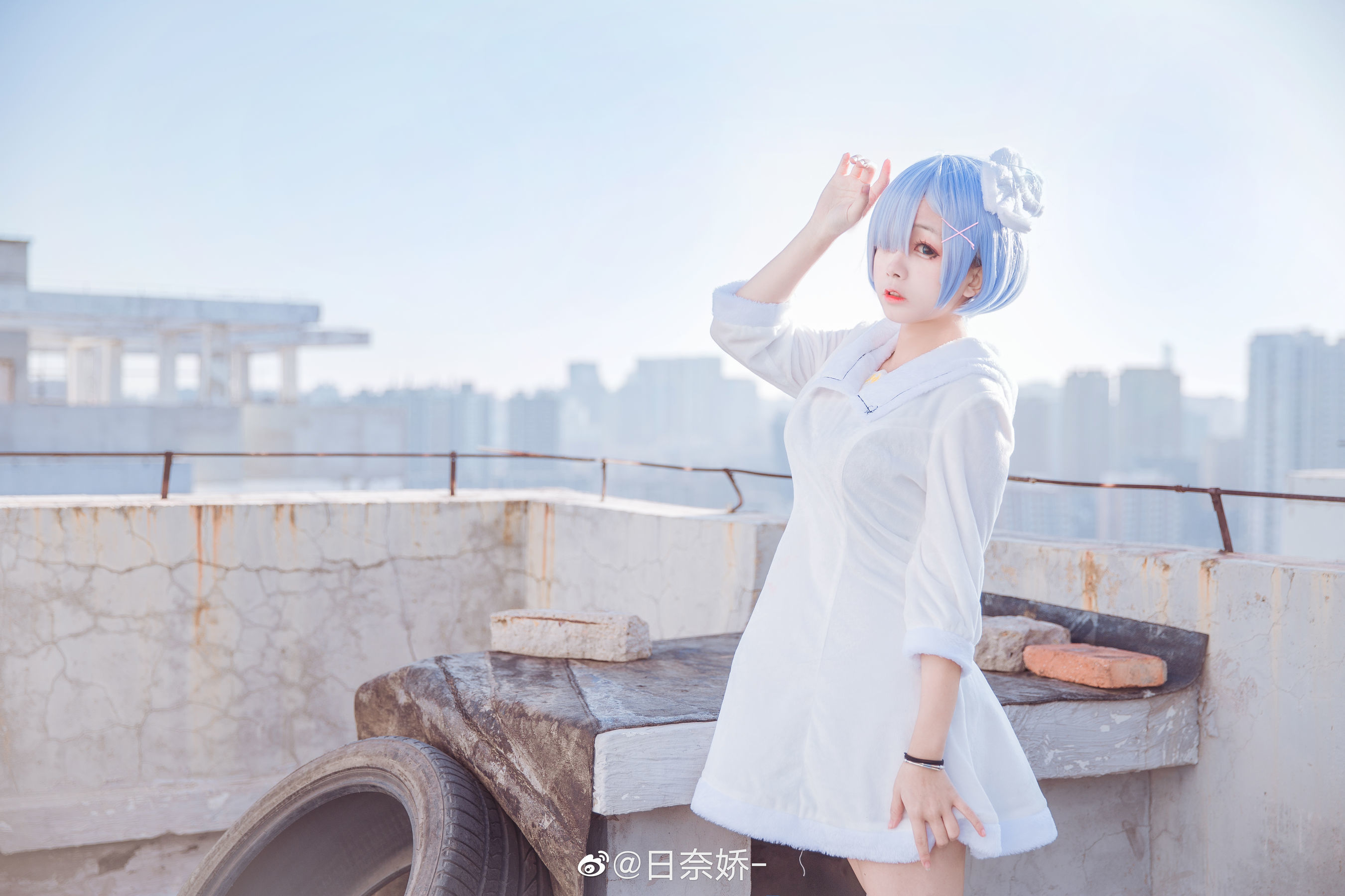 COS Phúc lợi] Rina Jiao - Rem váy trắng