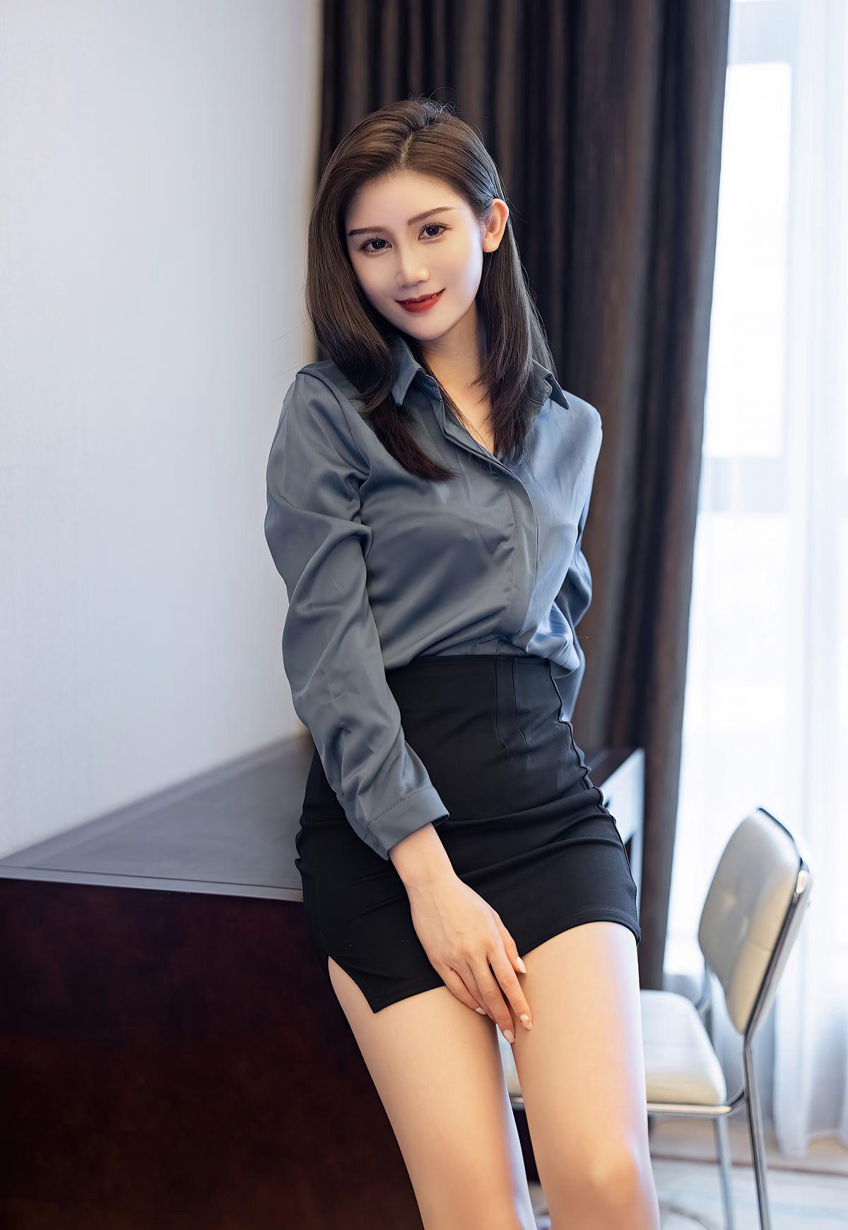 เลขานุการเซ็กซี่ ชุดยูนิฟอร์มเซ็กซี่ ชวนหลงใหล ชุดกระโปรงรัดรูปเซ็กซี่ ก้นยกสูง ท่าทางสมบูรณ์แบบ ถุงน่องเทาขาสวย ส้นสูง