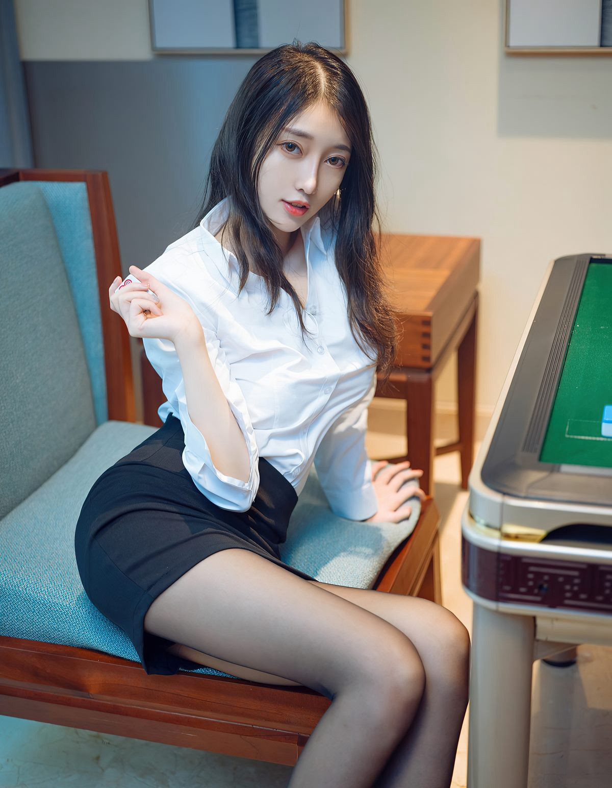 玥儿玥制服诱惑丝袜美臀性感制服诱惑黑丝高跟足底裸胸