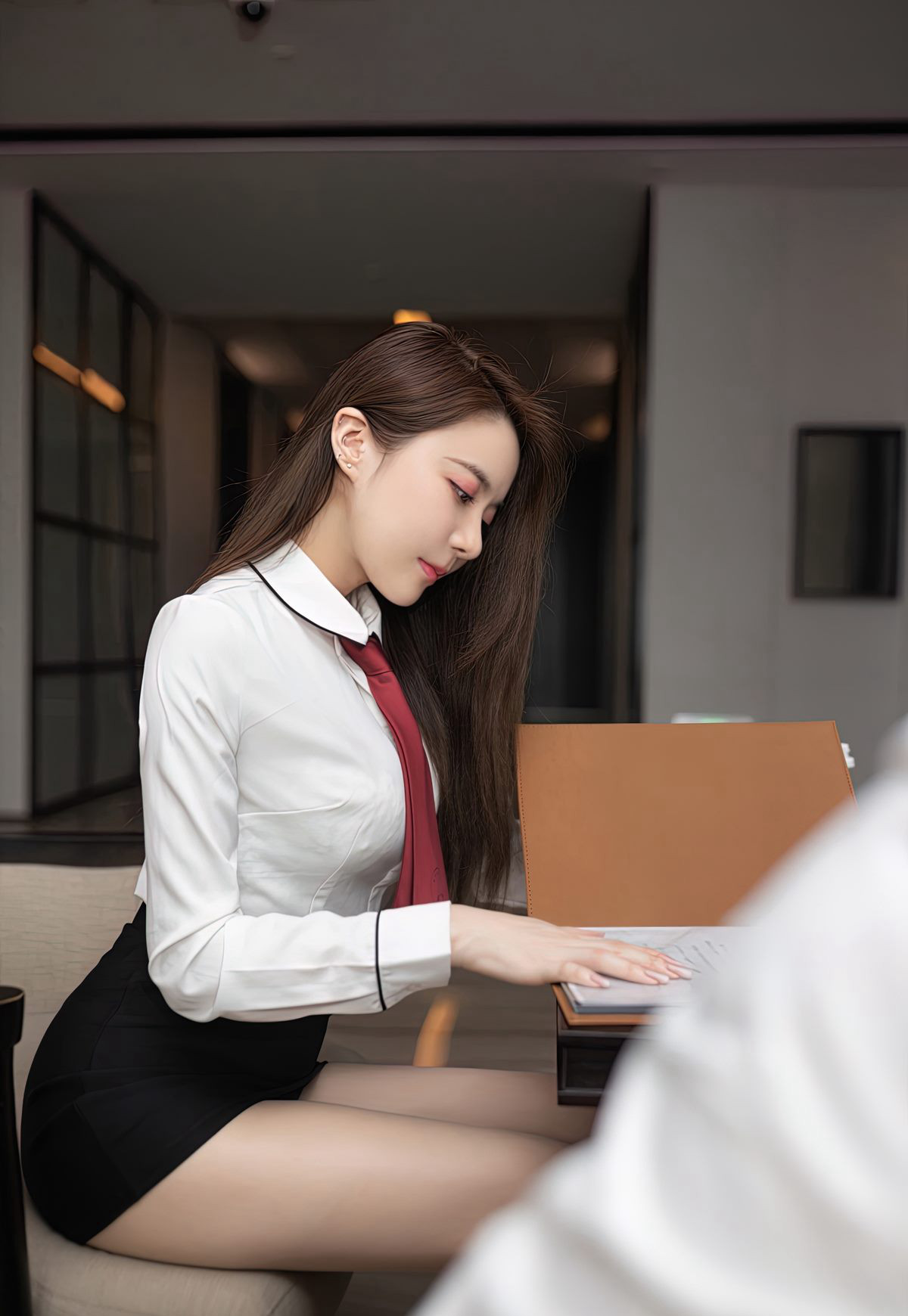 私人秘书鱼子酱Fish性感制服短裙肉丝袜丰满美臀肉丝袜美腿