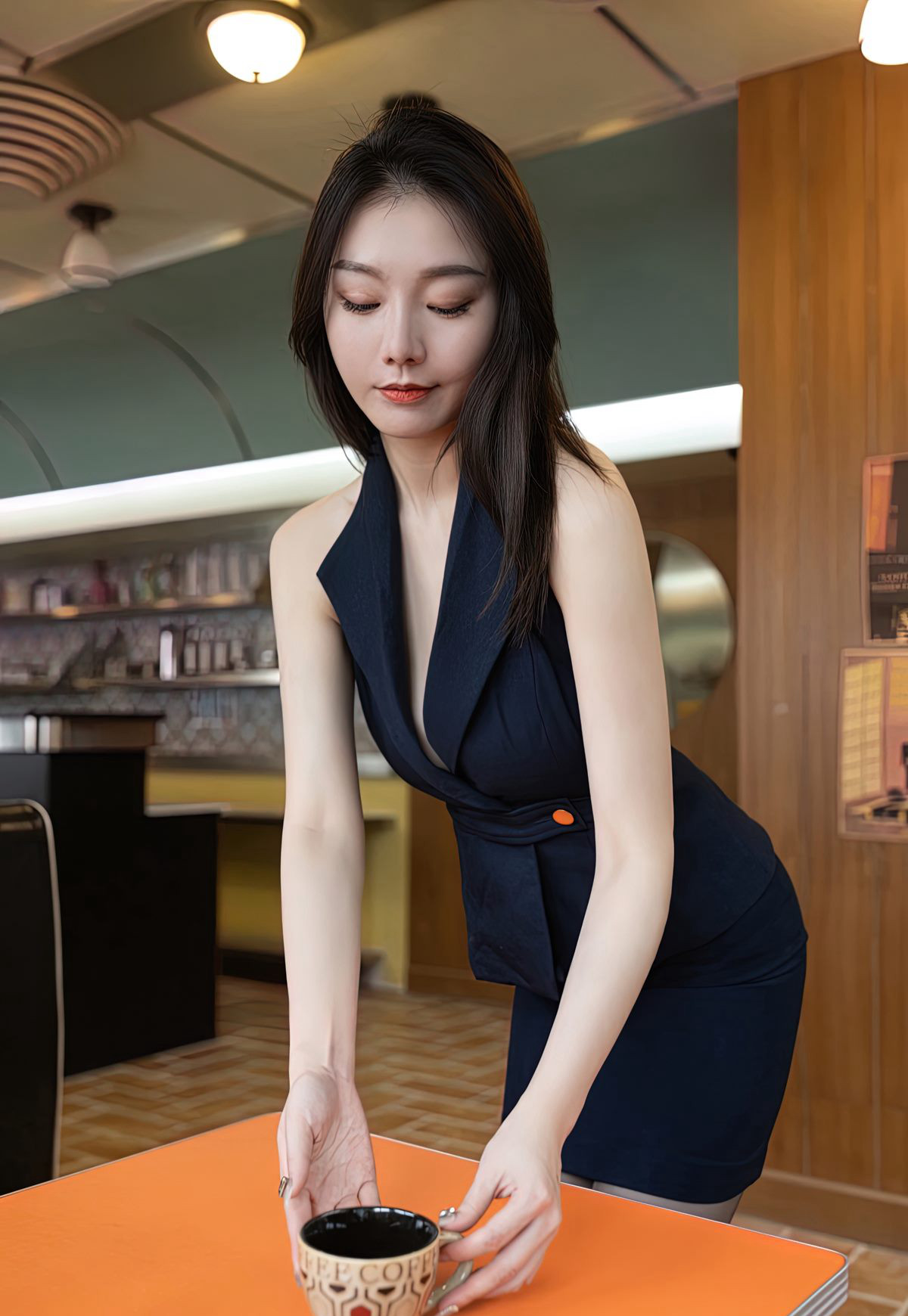 검은 스타킹 엉덩이 내밀기 안란 Maleah 사무실 제복 유혹 스타킹 벗기 사진