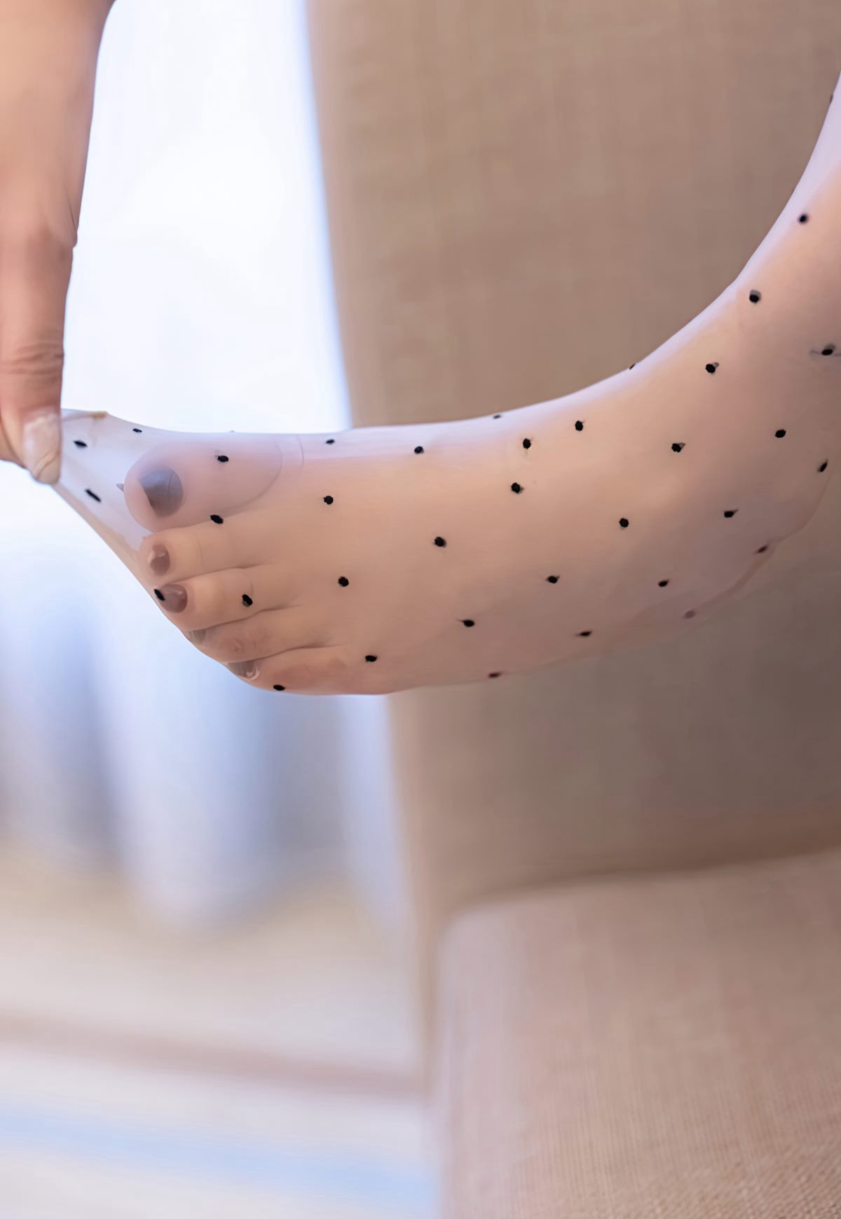 Aimi Xã: Cô thư ký gợi cảm với chân ngọc mịn màng Lavinia thân hình đẫy đà vòng một đầy đặn - Bộ ảnh chân dung.
