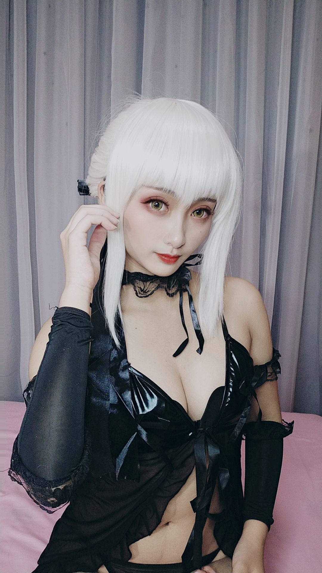 [COS福利] 动漫博主洛璃 belle SAMA - 黑呆睡衣王座