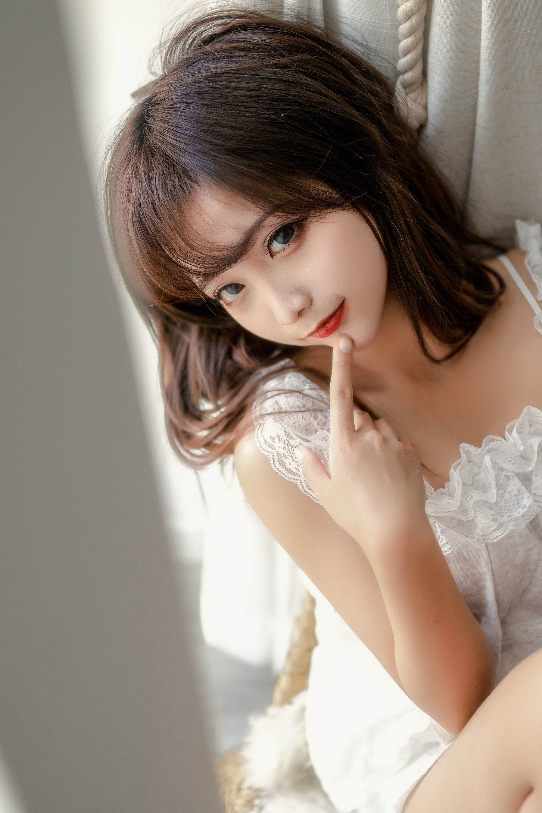 COS Phúc lợi] Blogger Anime Stun Mo Mo - Voi Áo ngủ Trắng