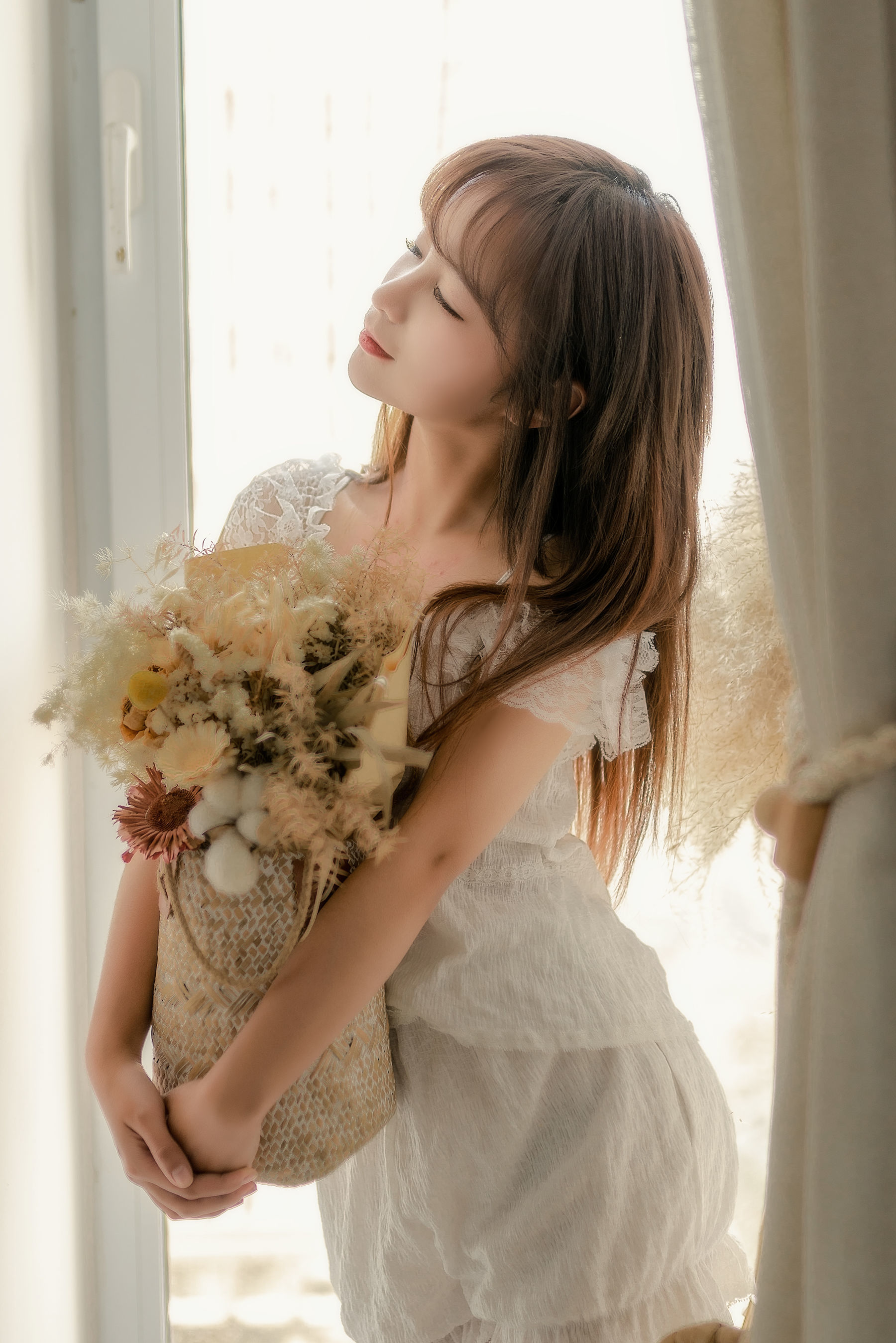COS Phúc lợi] Blogger Anime Stun Mo Mo - Voi Áo ngủ Trắng